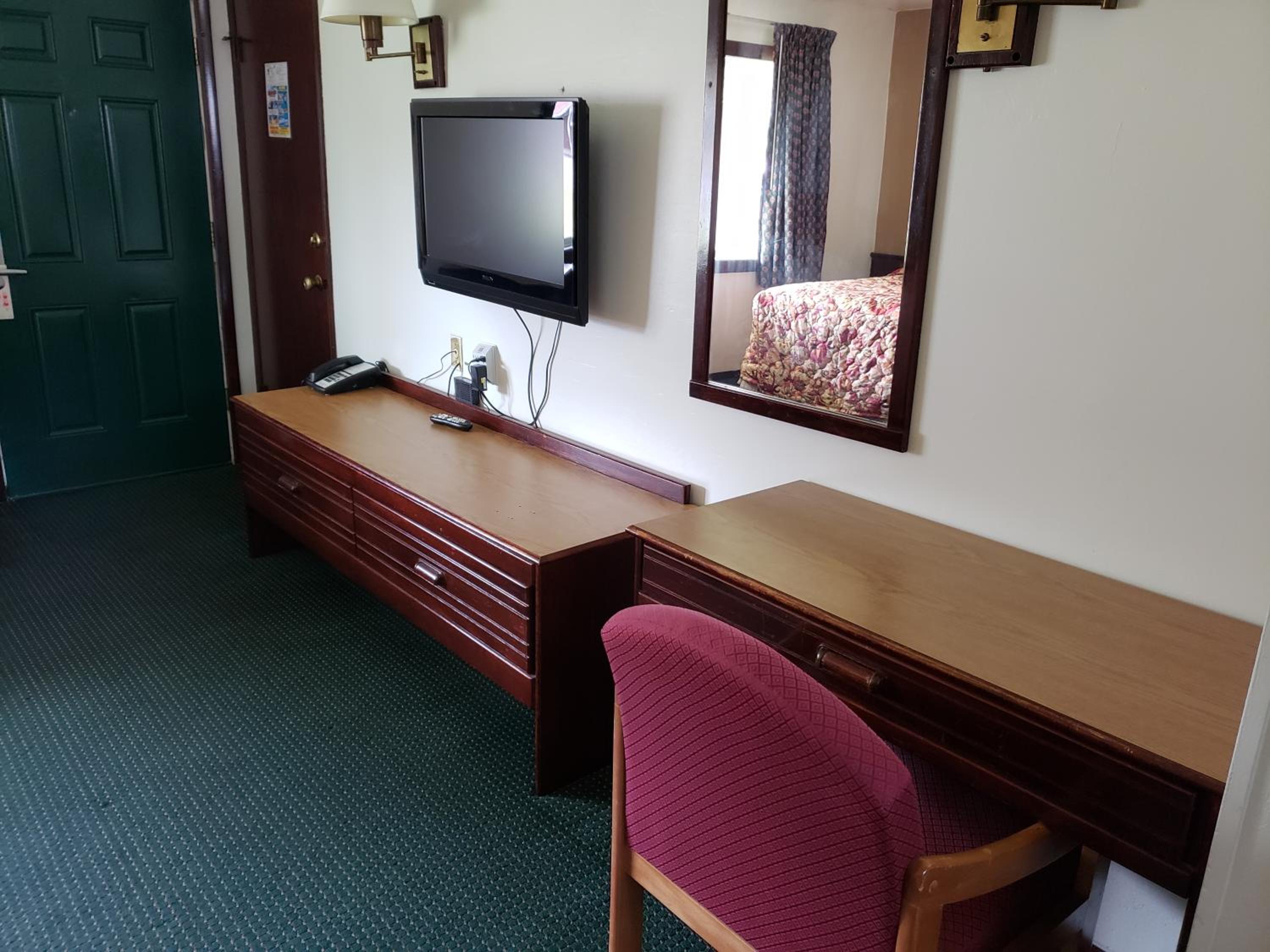 Queen Room photo 1