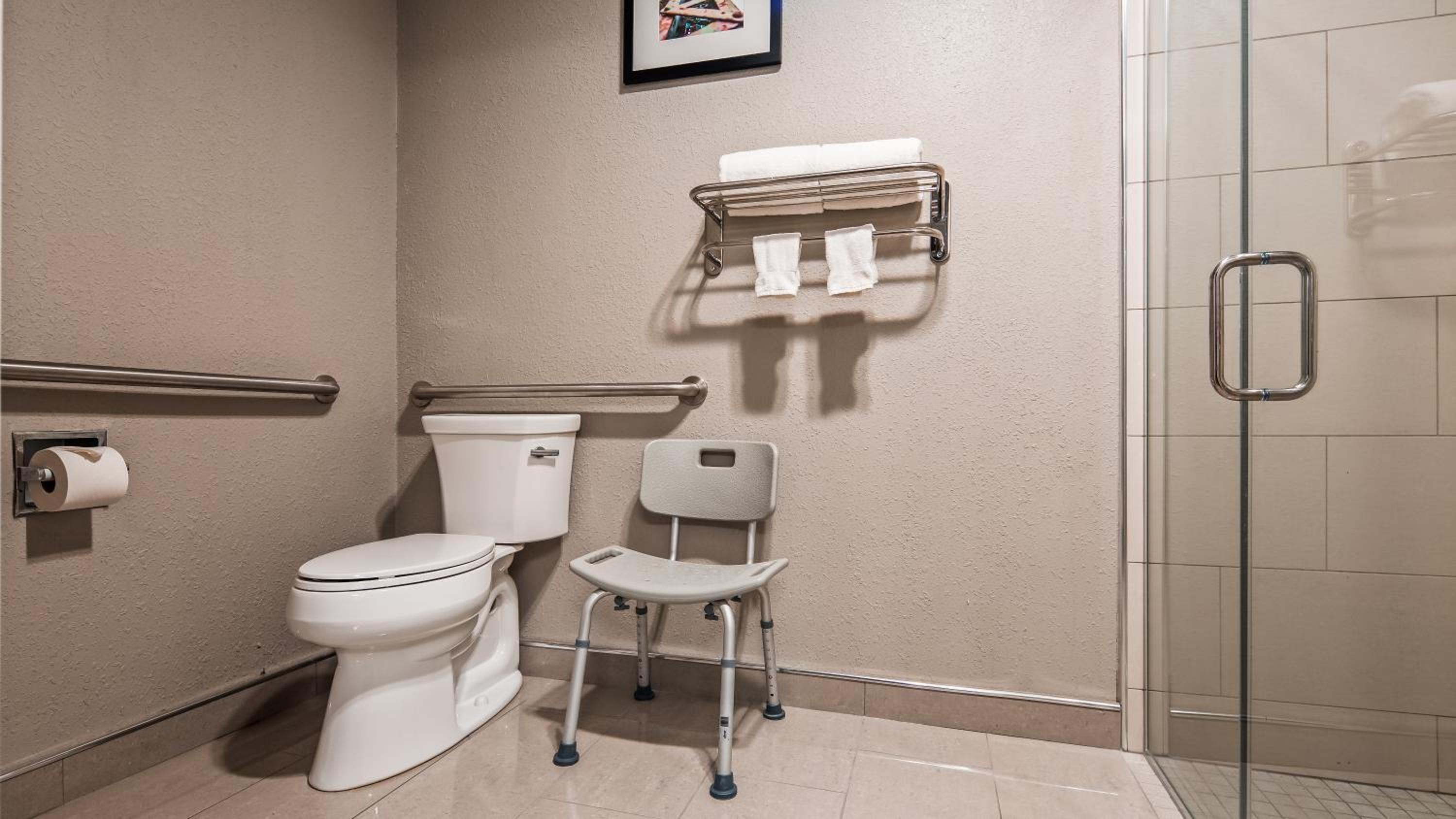 King Room with Roll-in Shower - Disability Access/Non-Smoking - Photo 2
