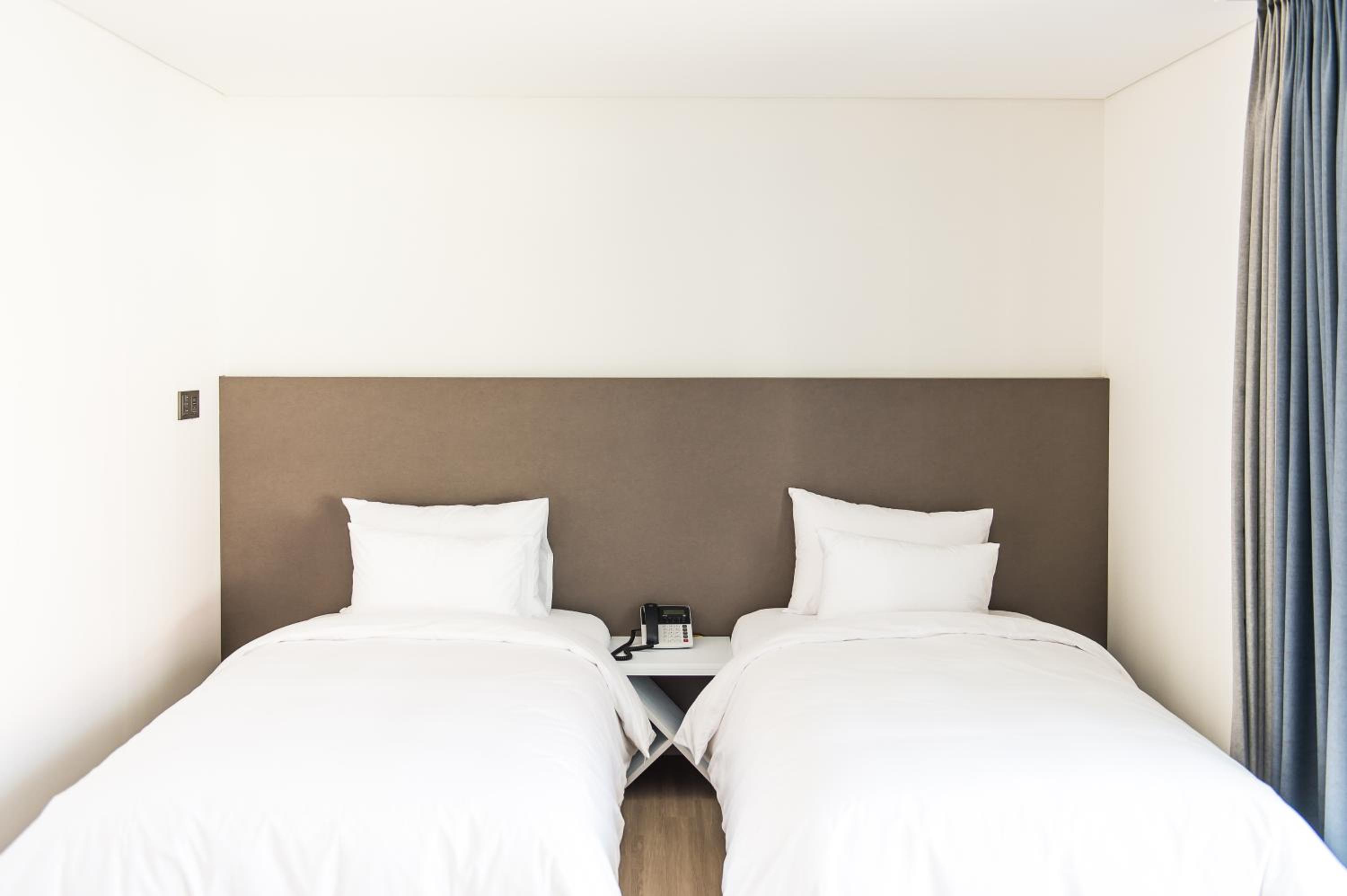 Standard Twin Room - Photo 2