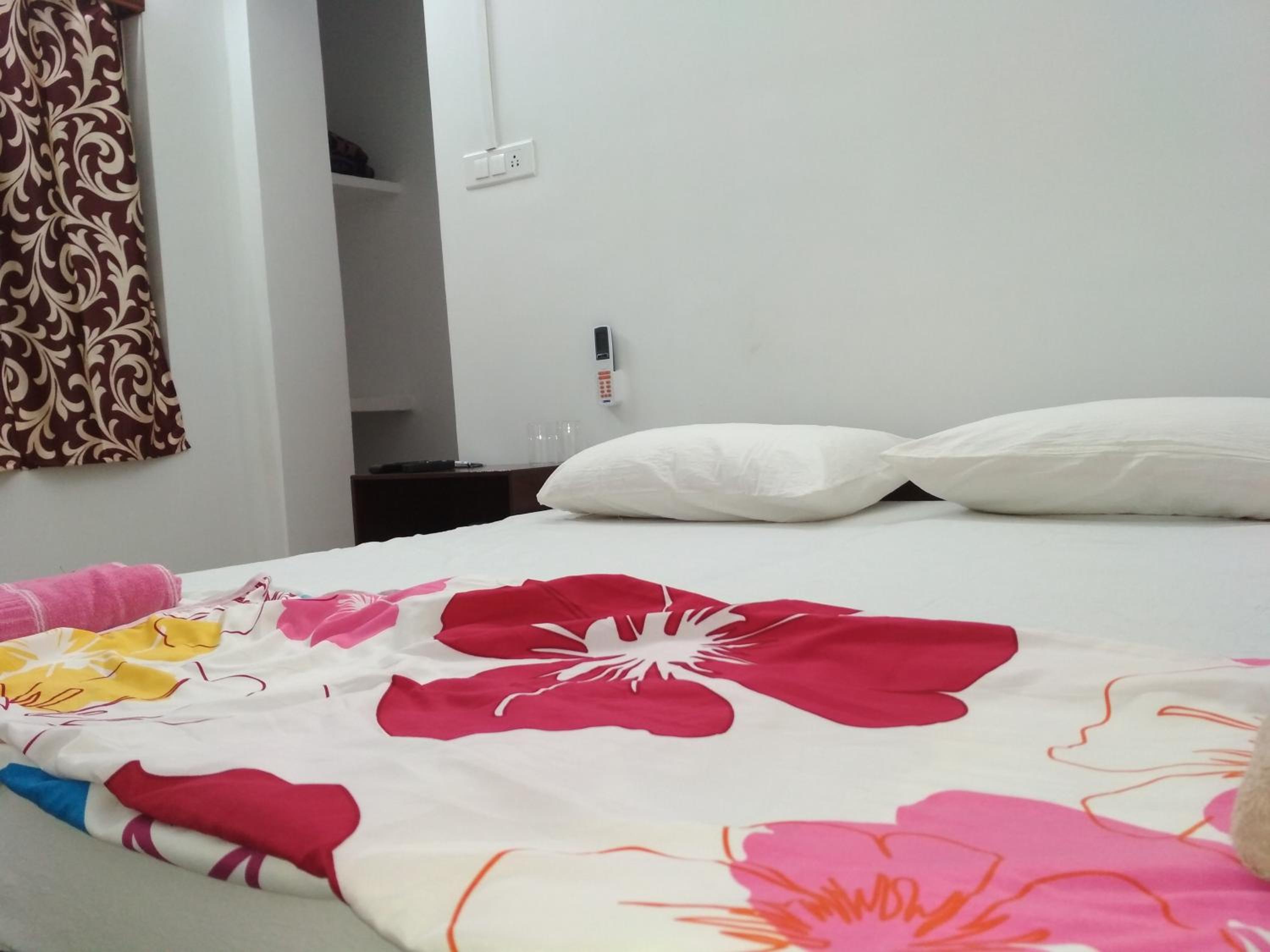 Deluxe Double Room (2 Adults + 1 Child) photo 2