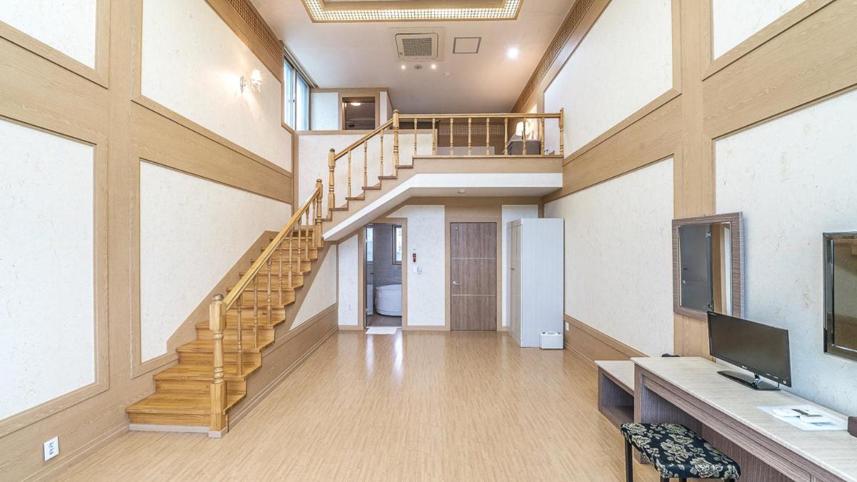 Deluxe Family Room photo 2