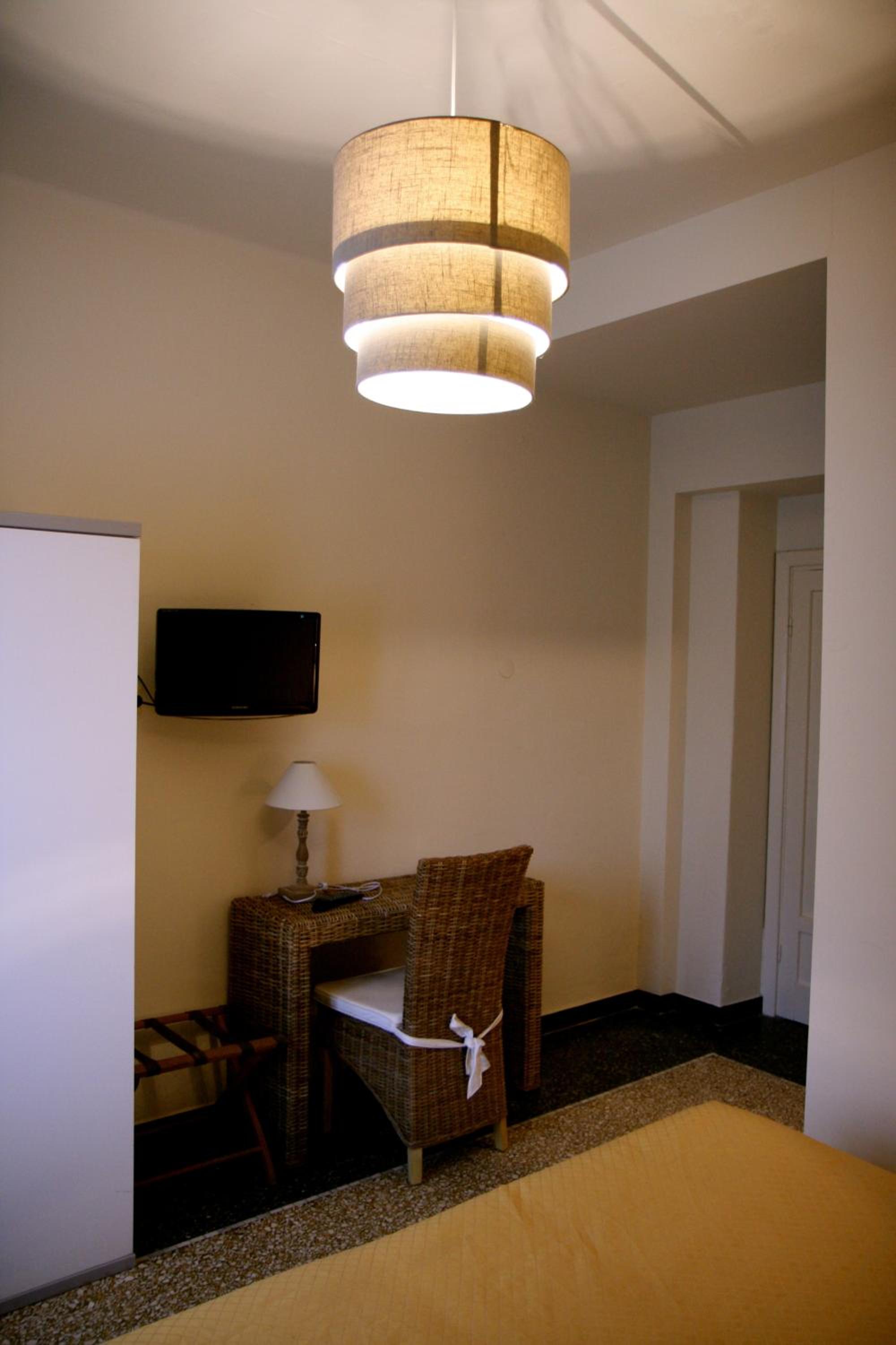 Double Room - Photo 9