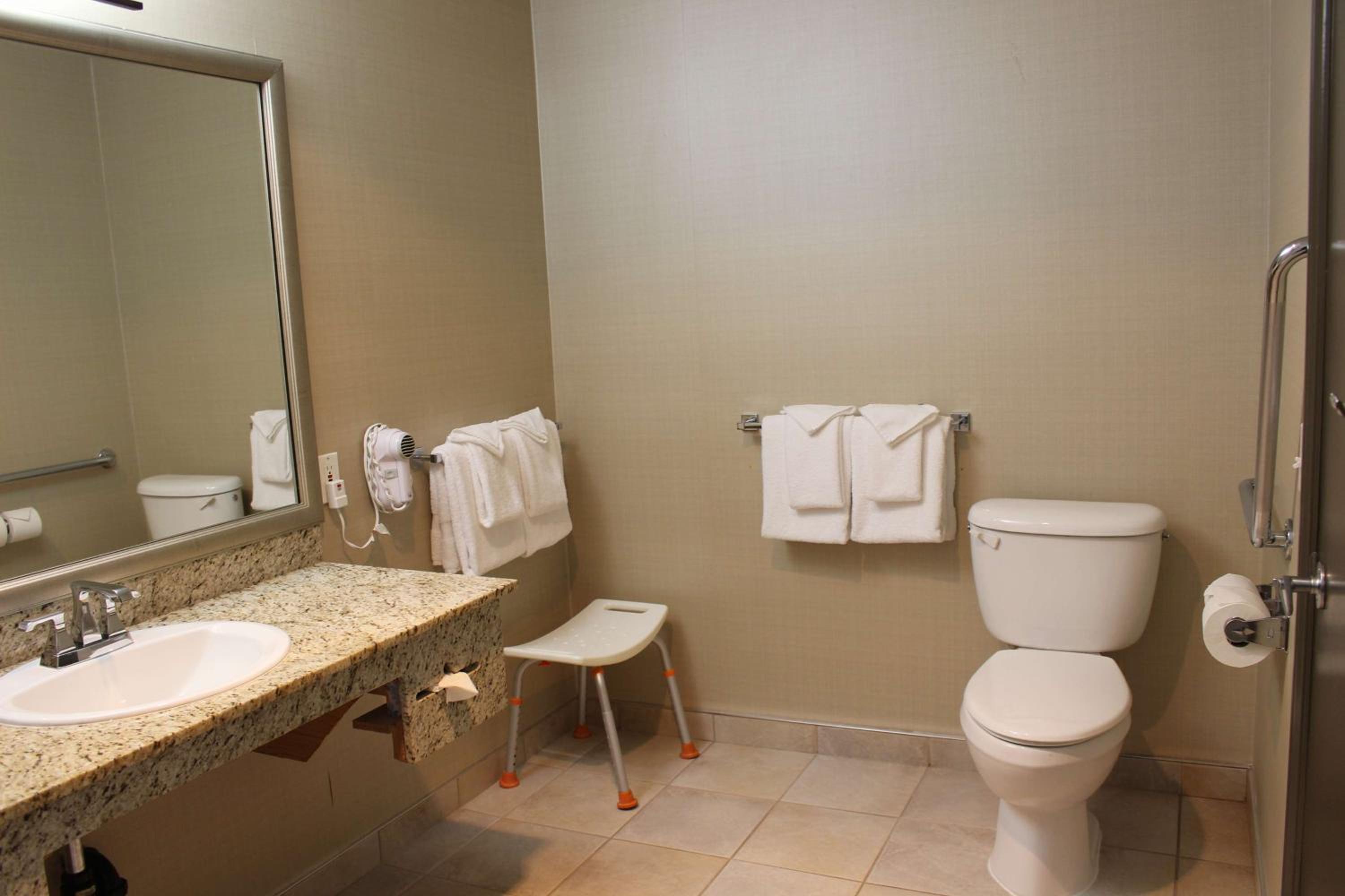 Queen Room - Disability Access - Photo 2