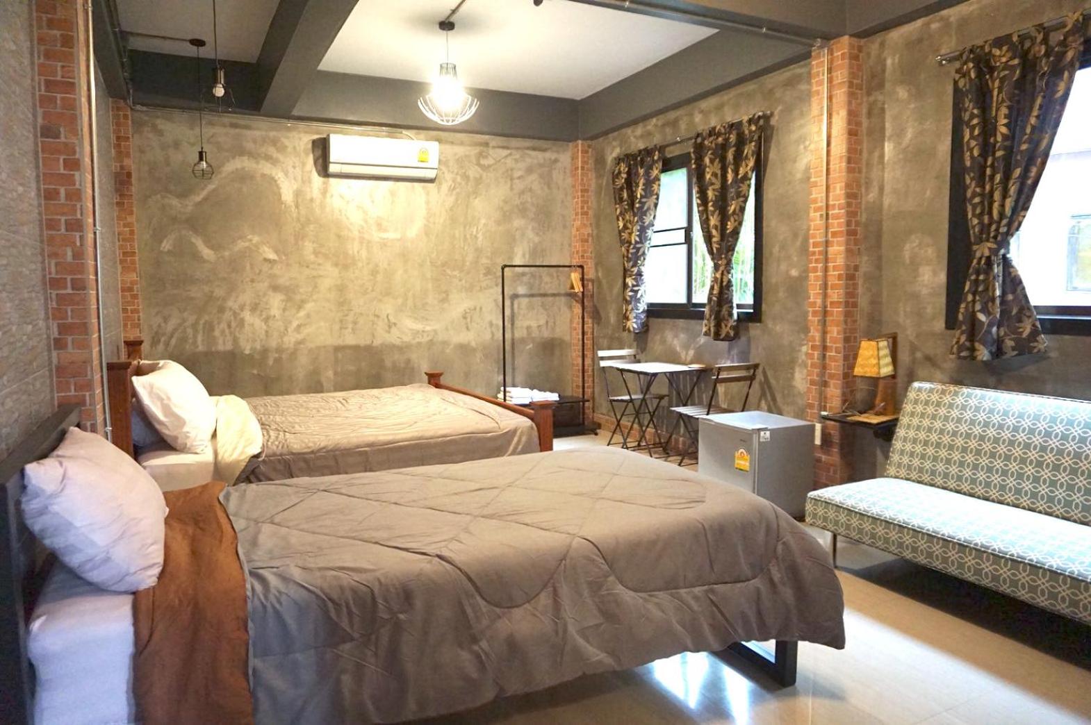 Deluxe King Suite photo 1