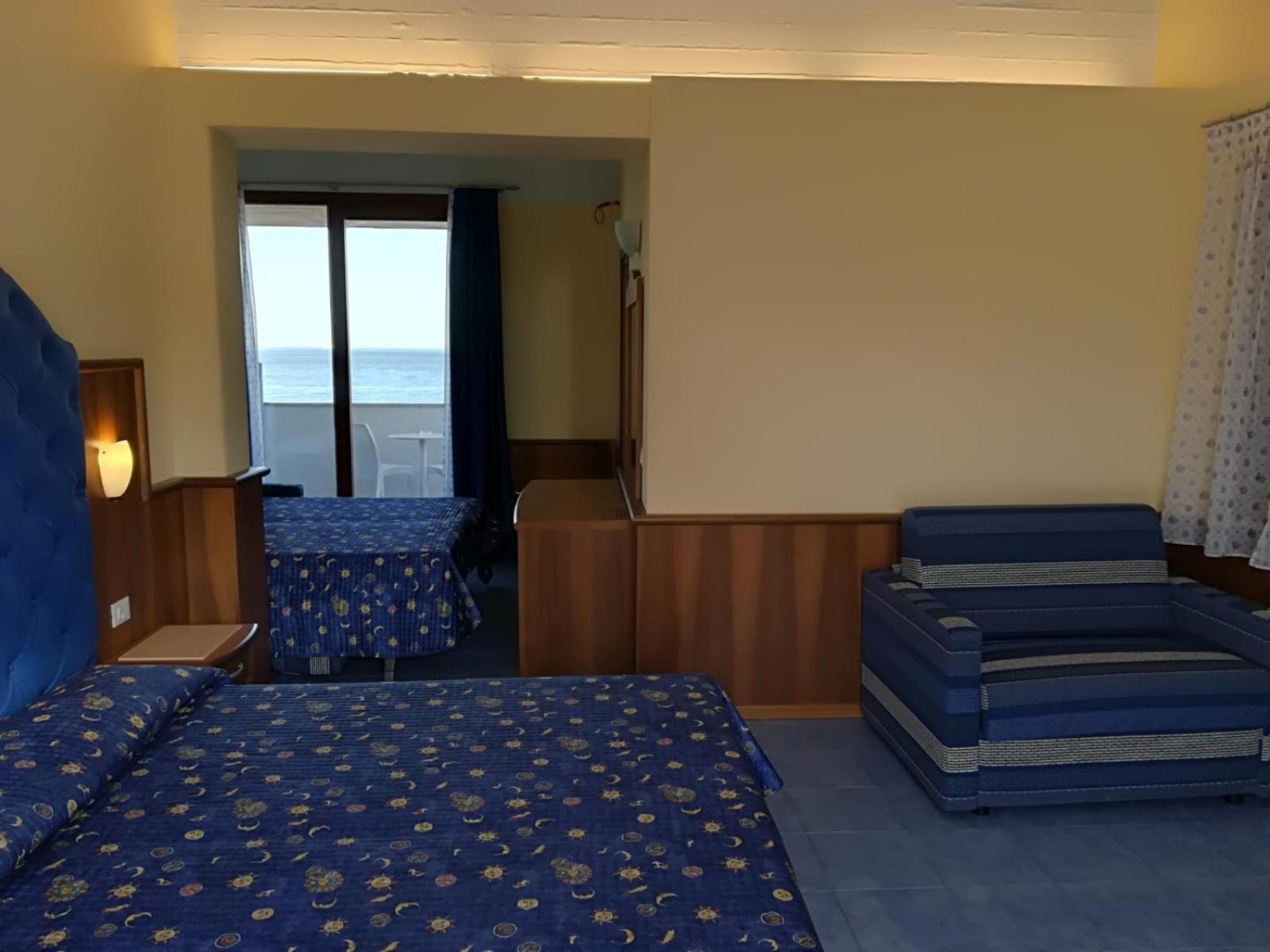 Quadruple Room with Sea View photo 3