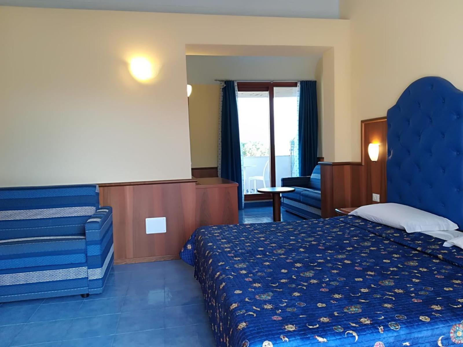 Quarto Quádruplo com Vista para o Mar