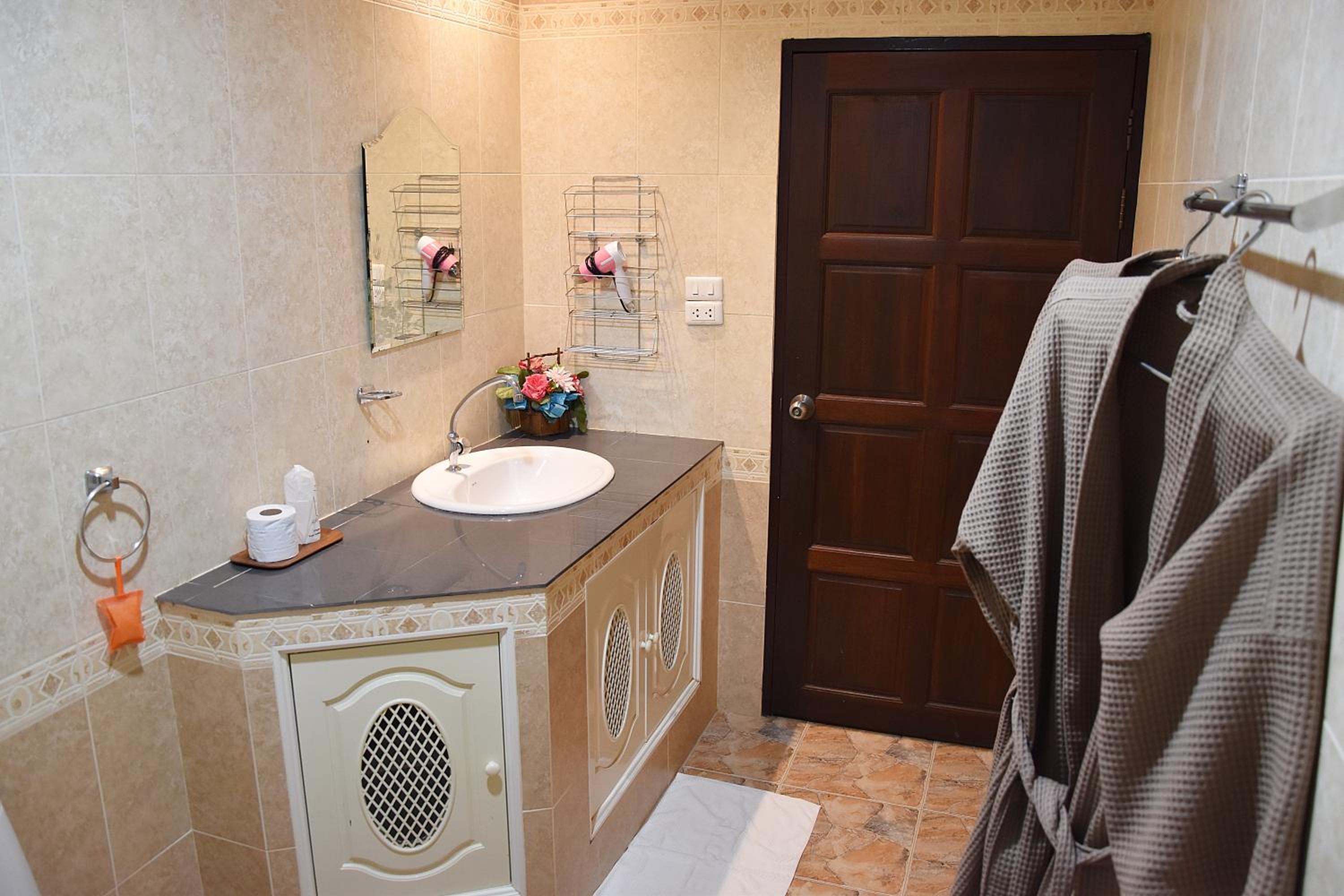 Two-Bedroom Apartment - Photo 2