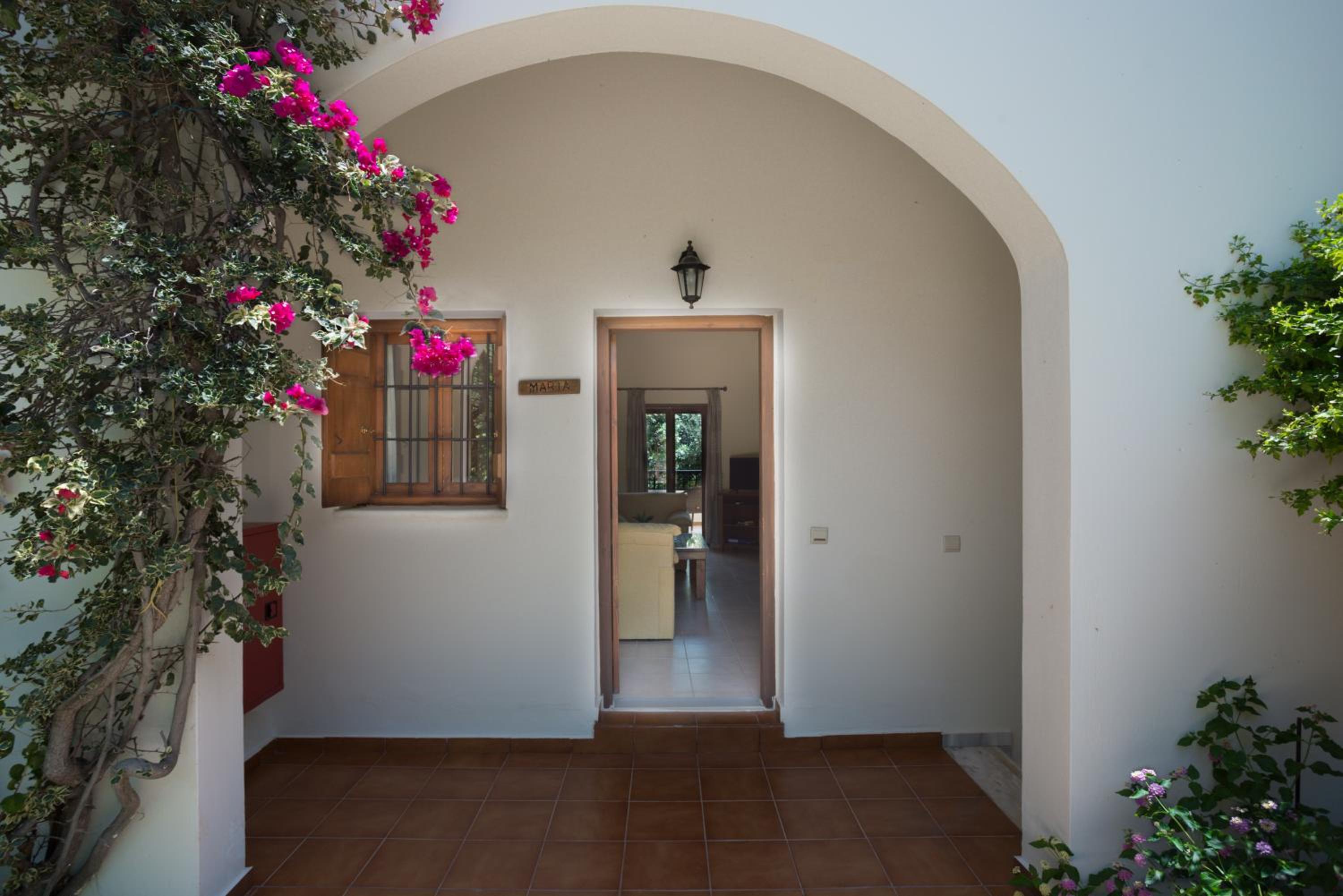 Two-Bedroom Apartment with Shared Pool-Split Level photo 3