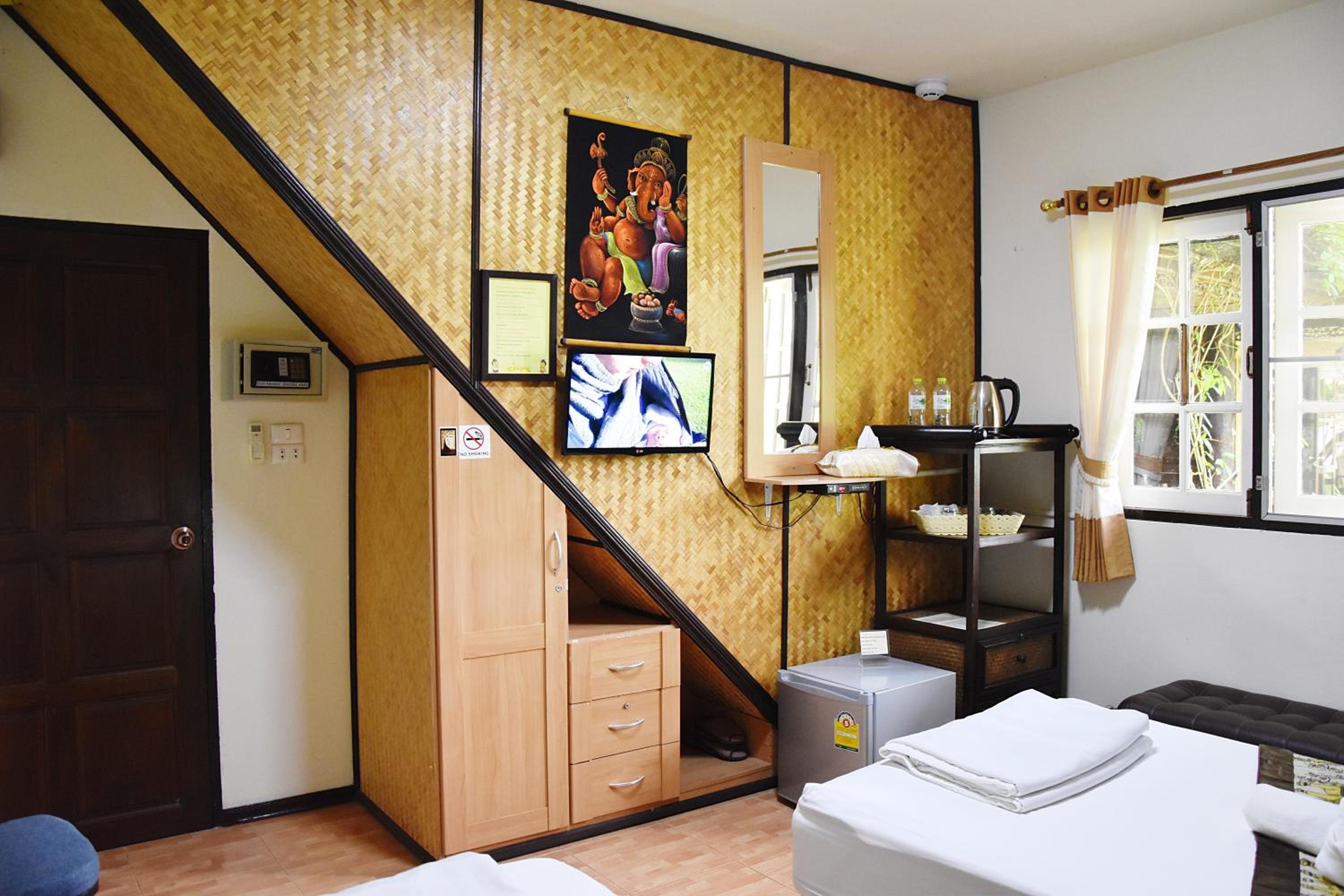 Twin Room with Private External Bathroom - Photo 1