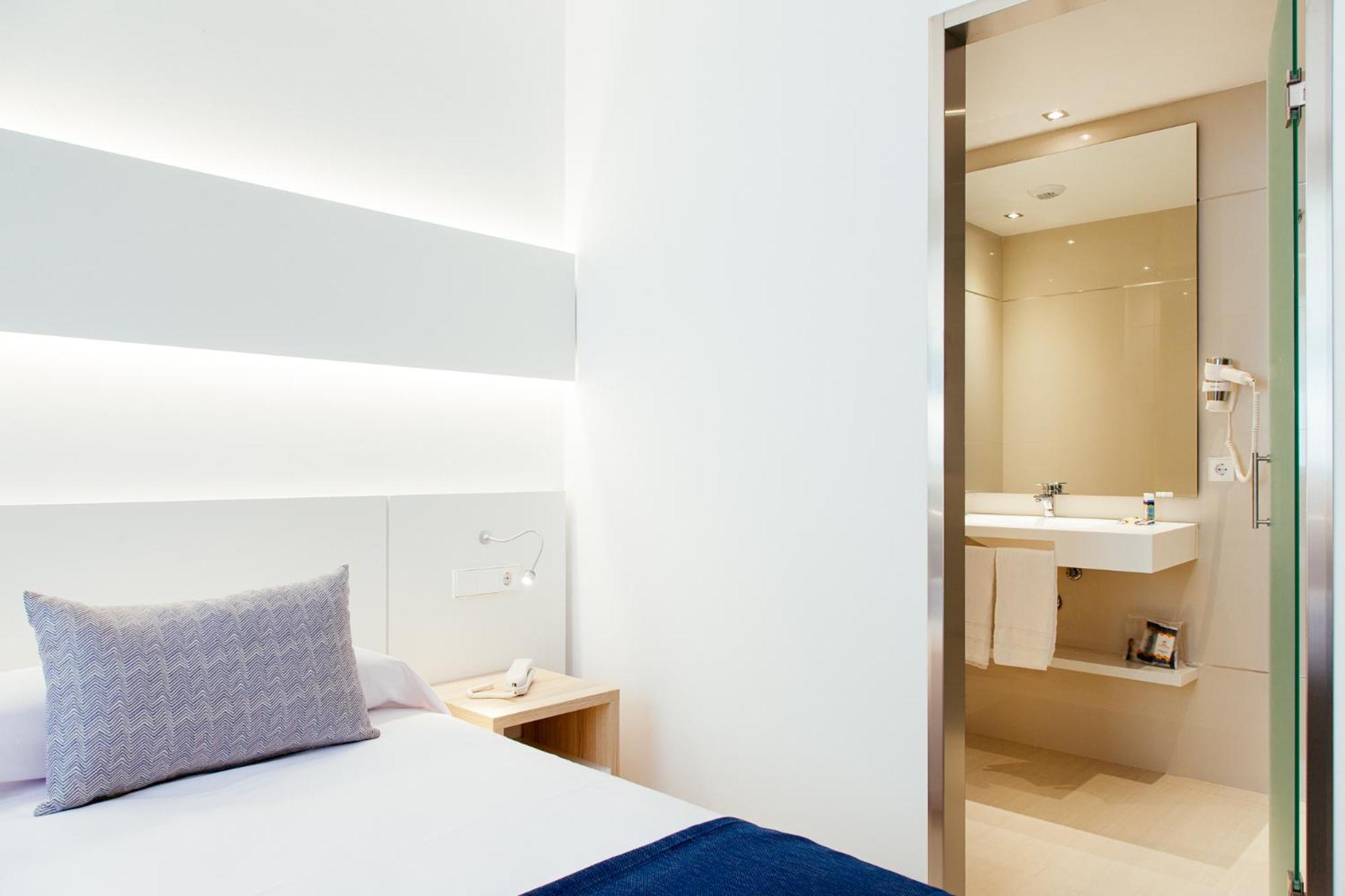 Standard Double Room - Photo 1