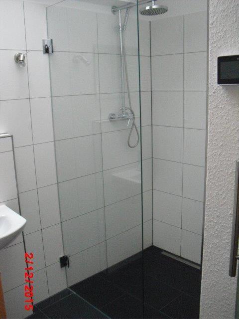 Apartment with Shower photo 2