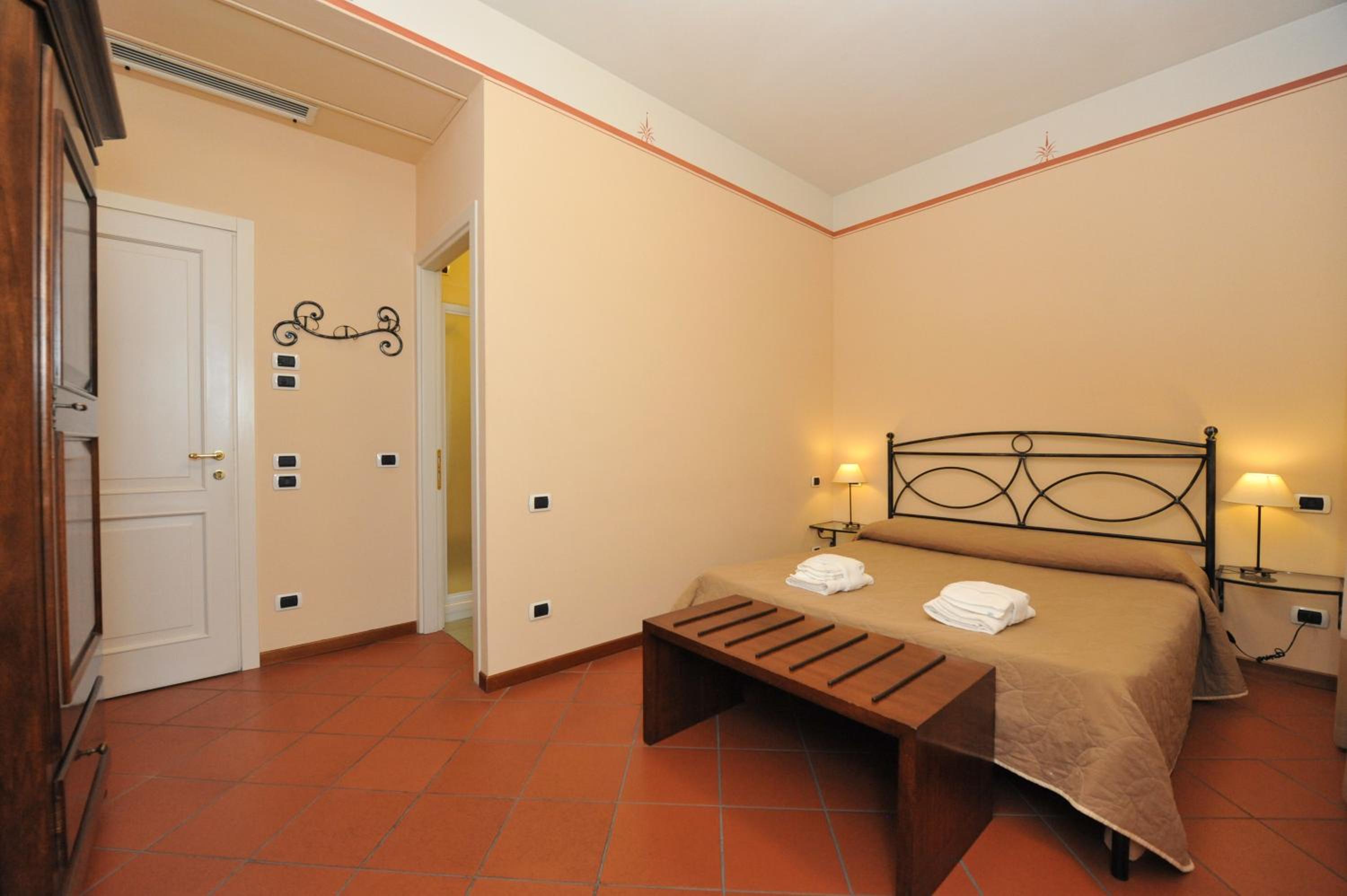 Double or Twin Room - Photo 3