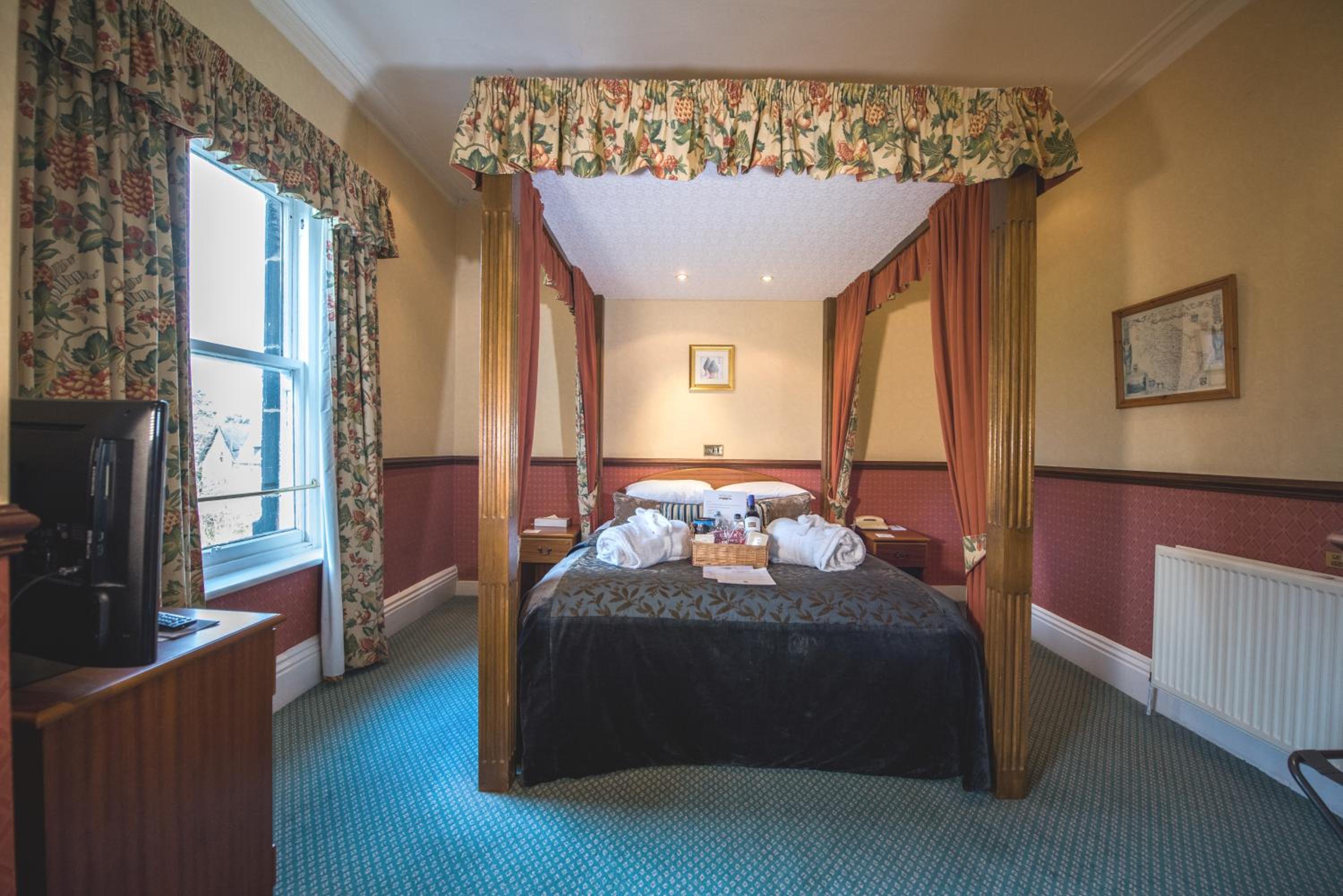 Double Room with Four Poster Bed - Photo 3