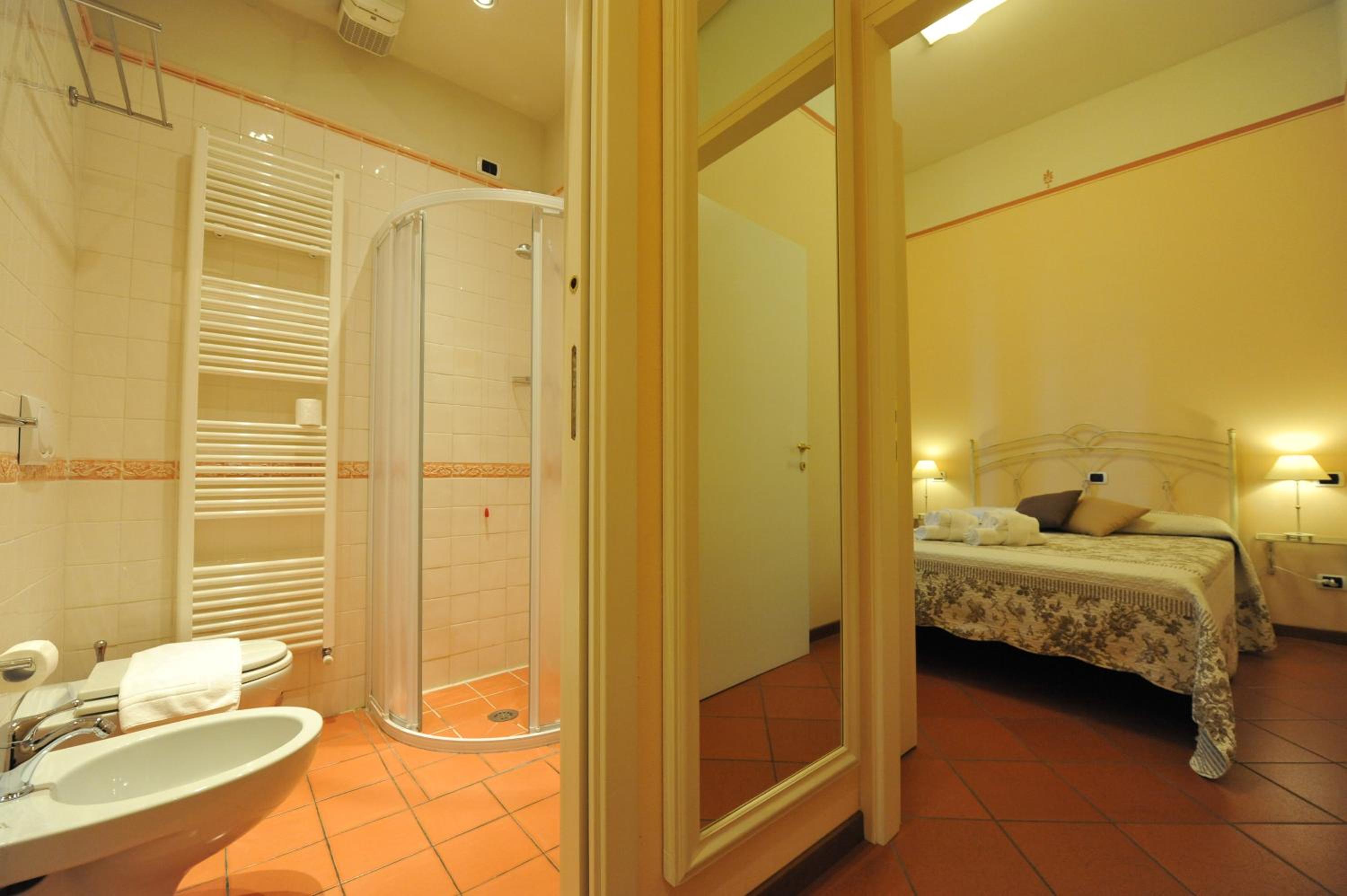 Double or Twin Room - Photo 7