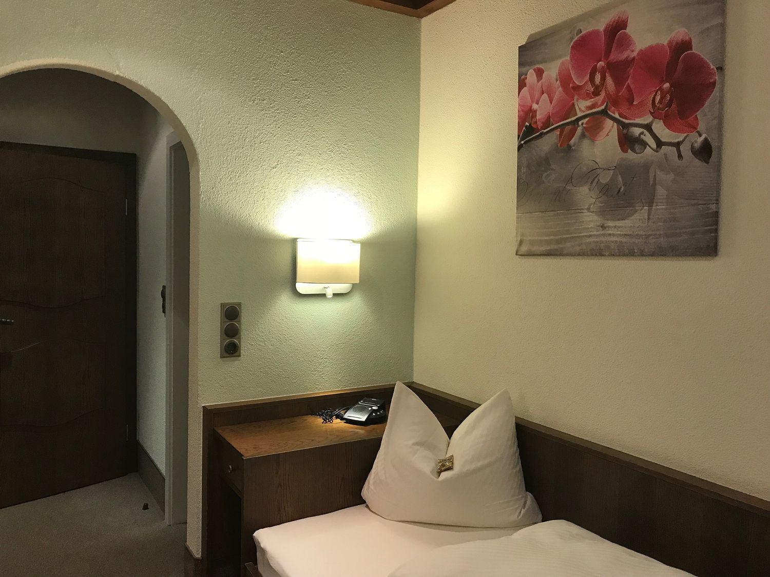 Single Room photo 3