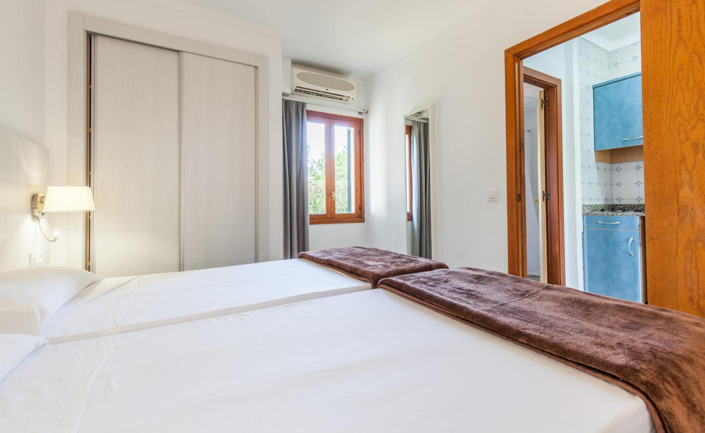 One-Bedroom Apartment (2 Adults + 1 Child)