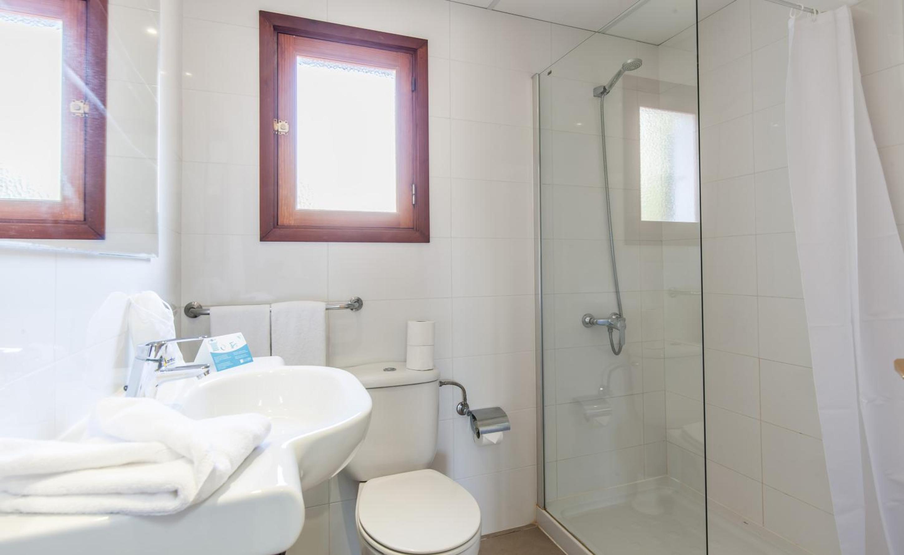 One-Bedroom Apartment (2 Adults + 2 Children)