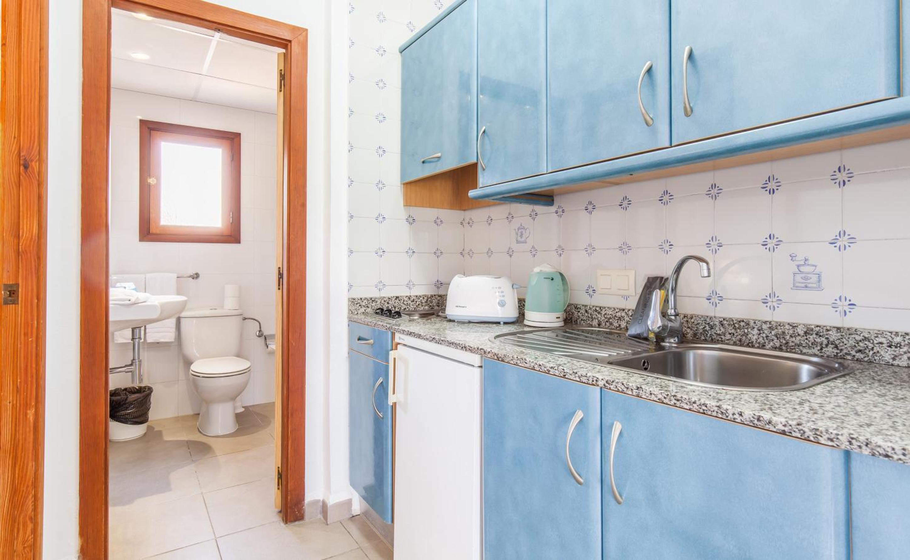 One-Bedroom Apartment thumbnail 6