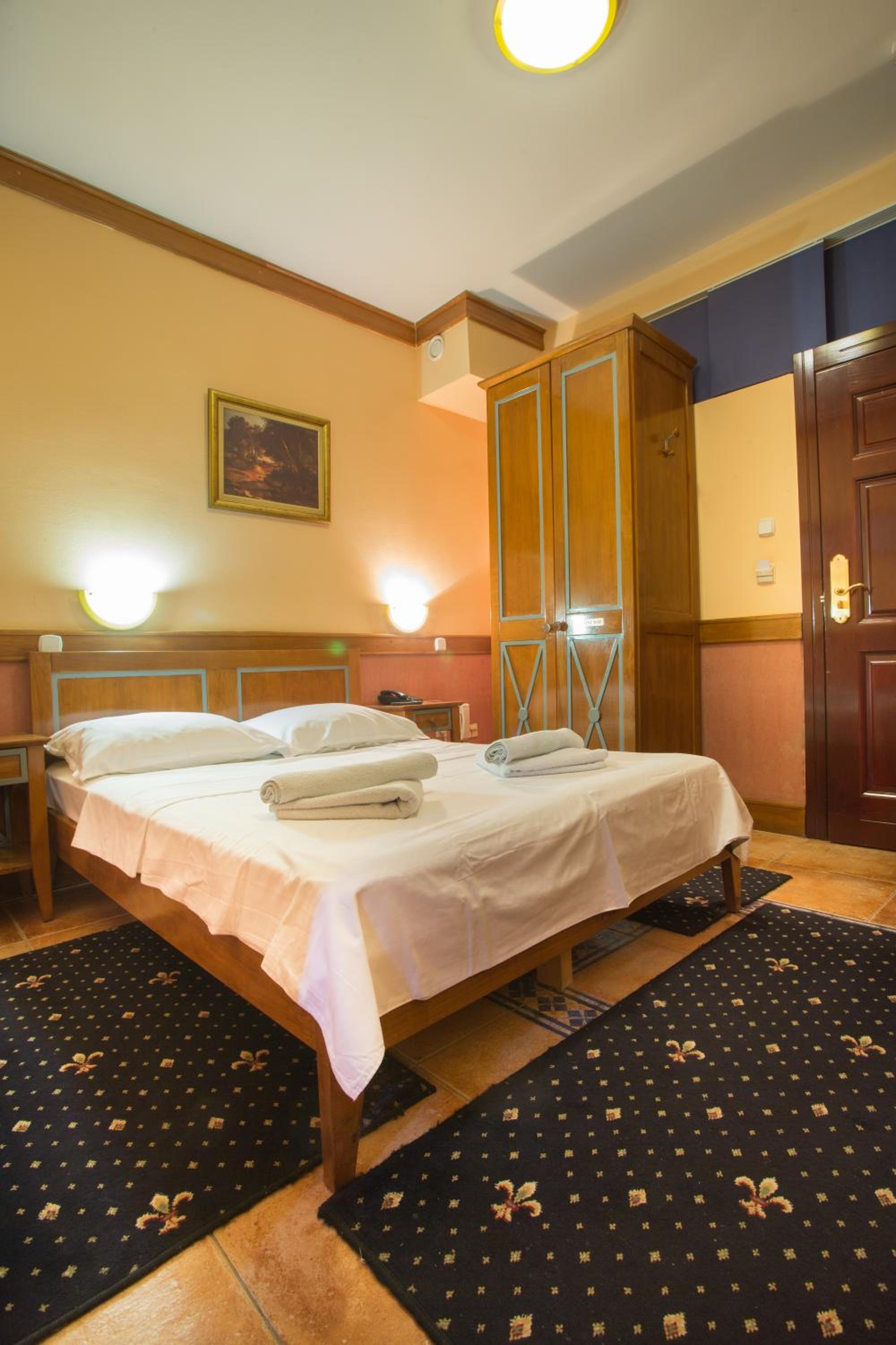 Economy Double Room - Photo 1