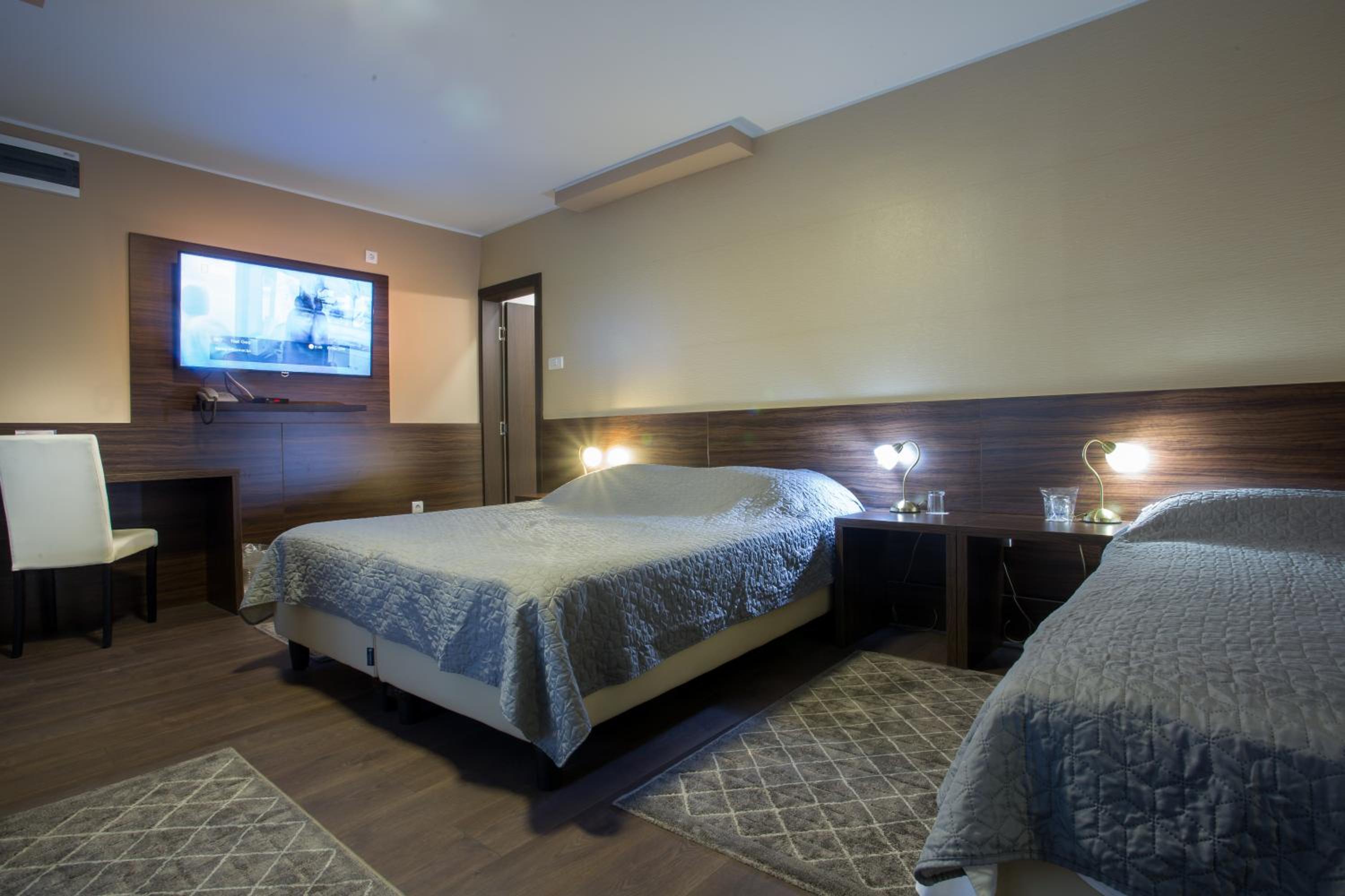 Family Room - Photo 6
