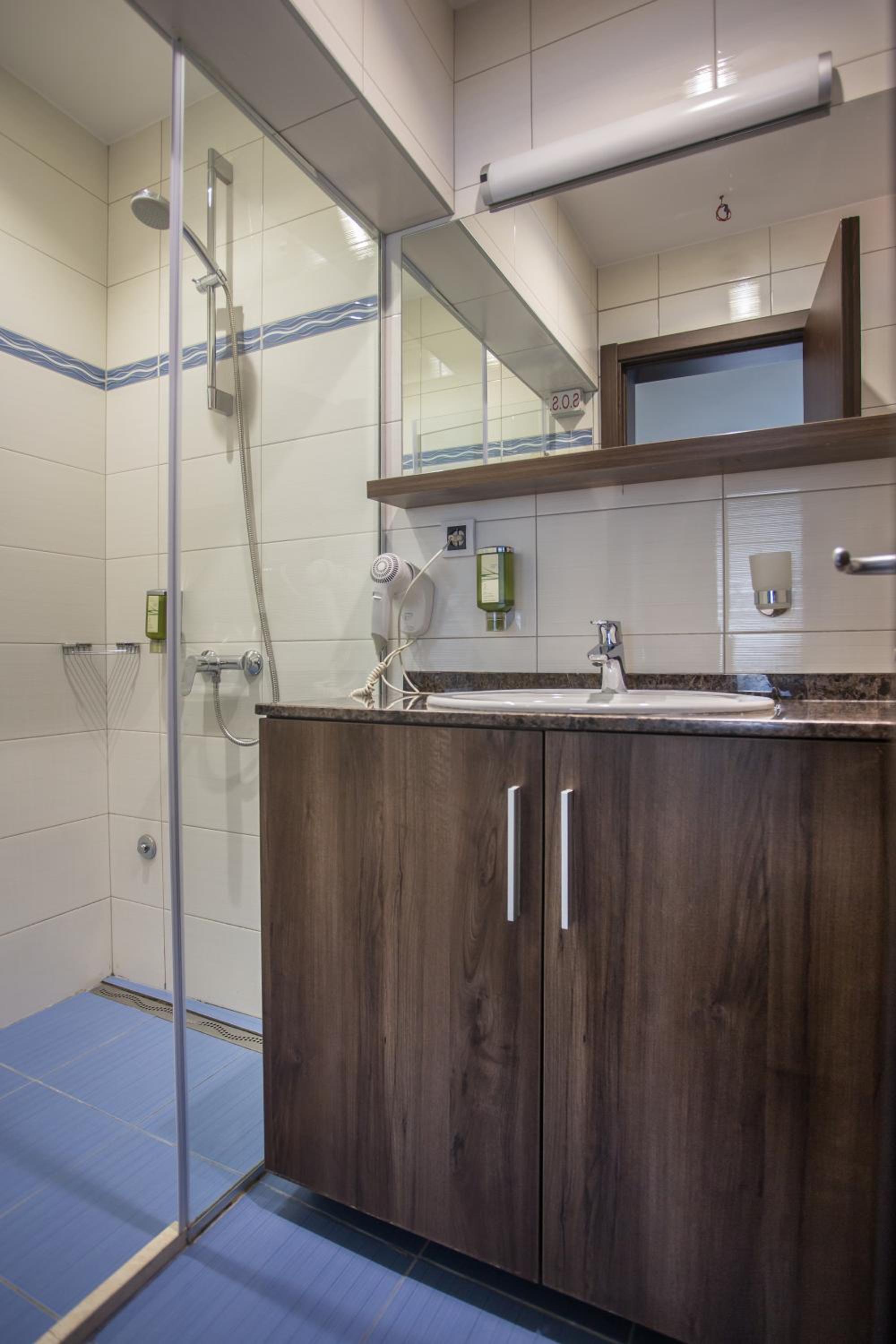 Double Room - Photo 8