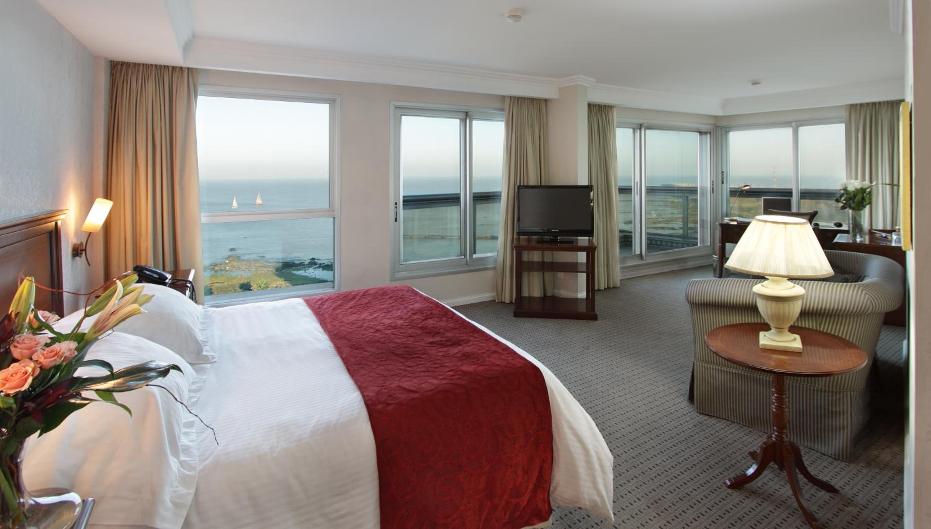 Executive Suite - Photo 1