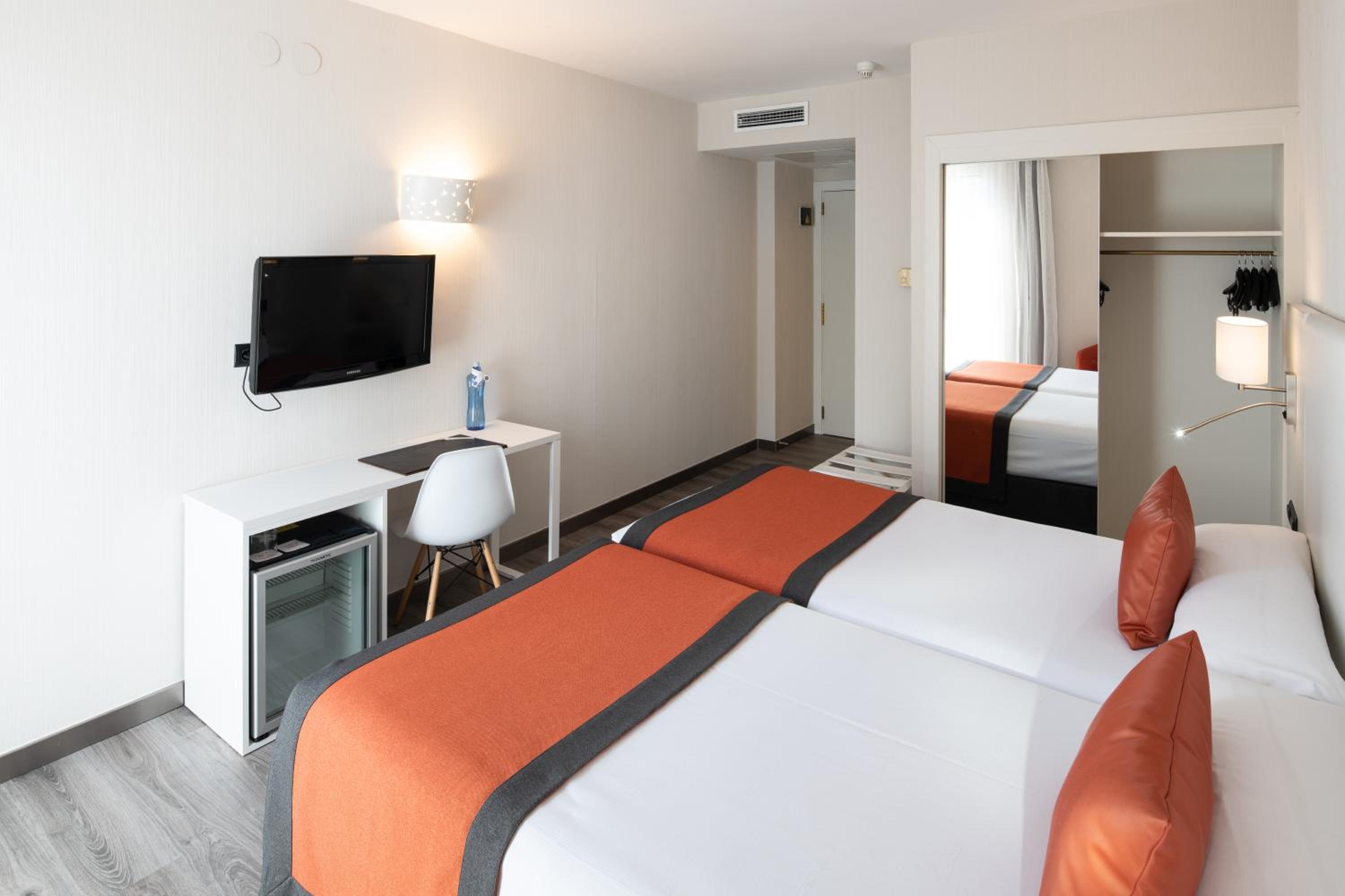 Double Room - Photo 2