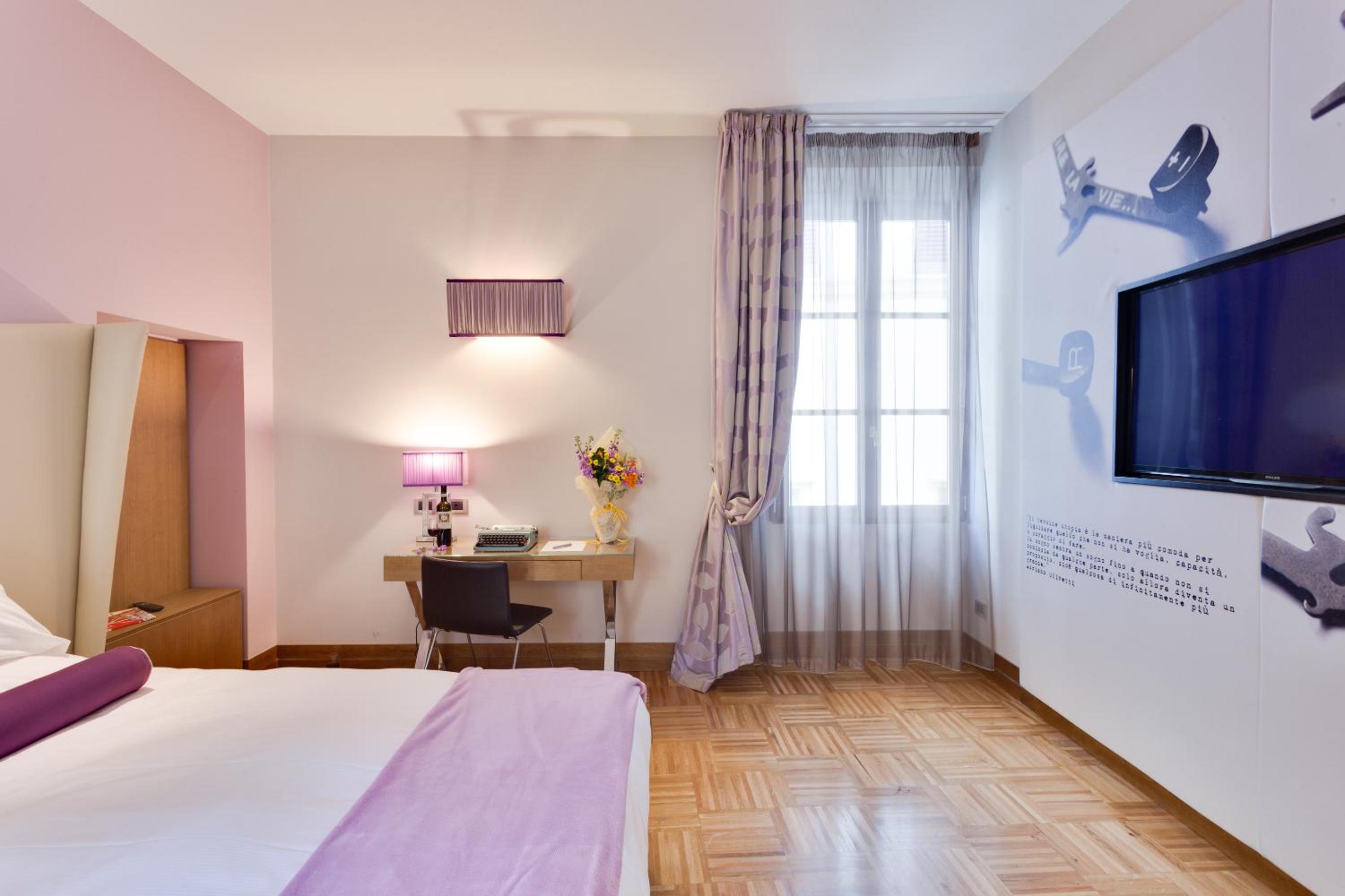 Deluxe Junior Suite photo 3