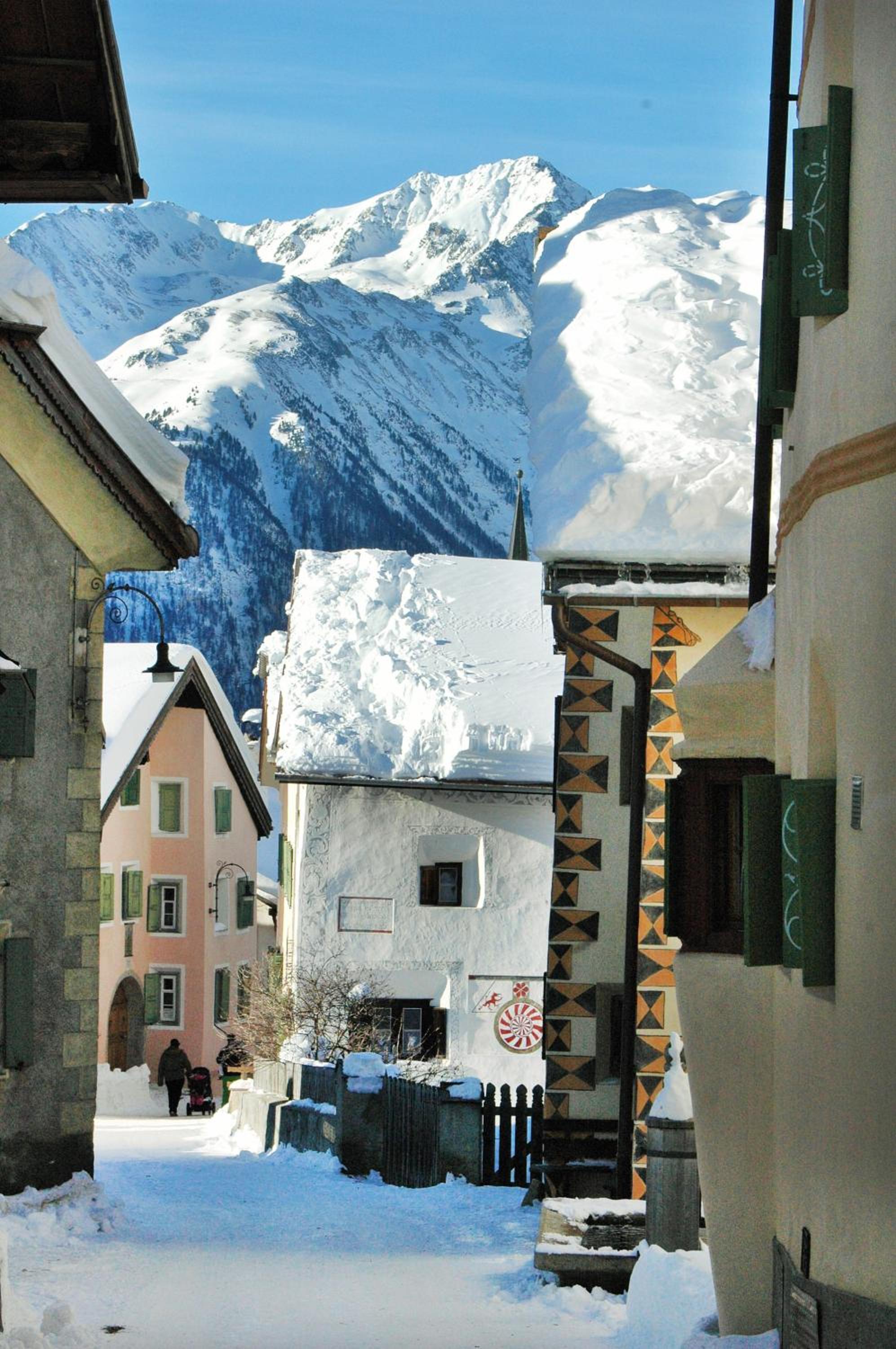 Apartment with Mountain View photo 3