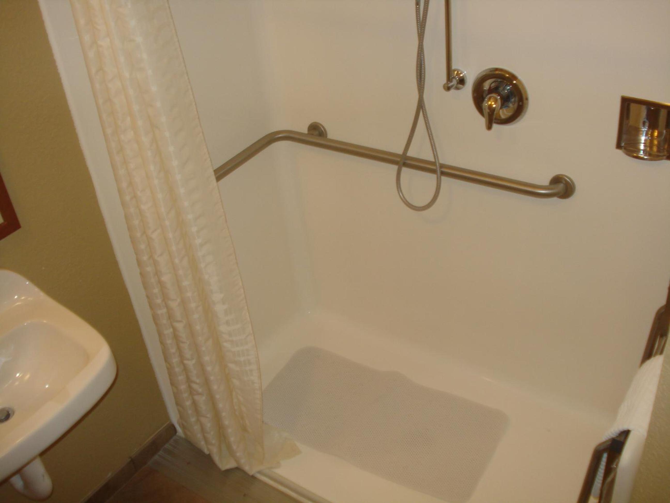 Studio Queen Suite - Photo 3