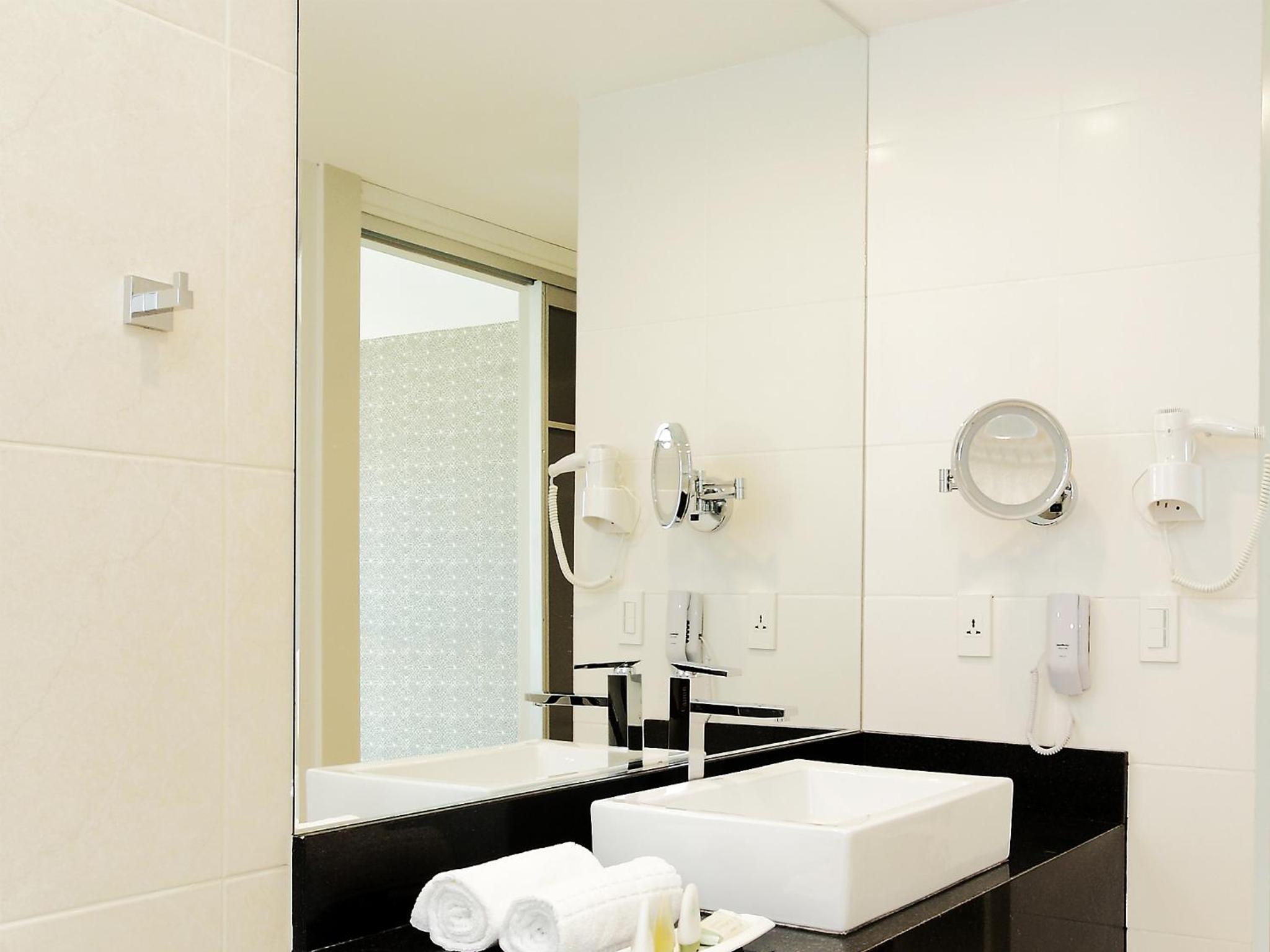 Triple Room thumbnail 5