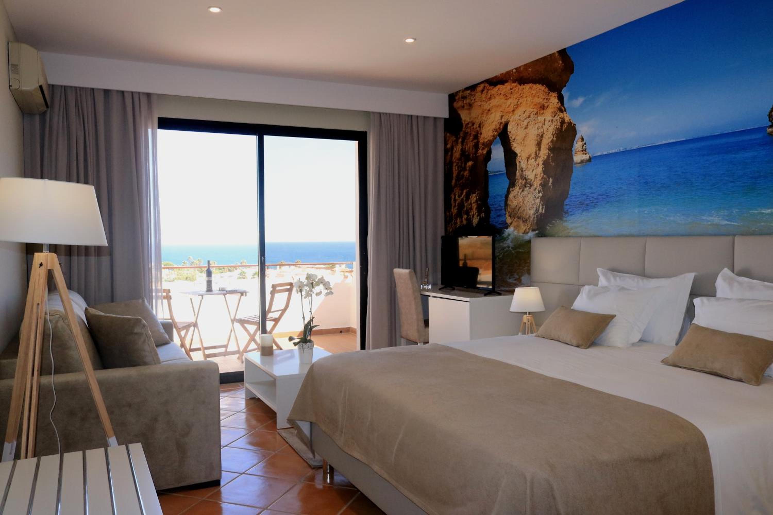 Deluxe Double or Twin Room with Sea View - Photo 3
