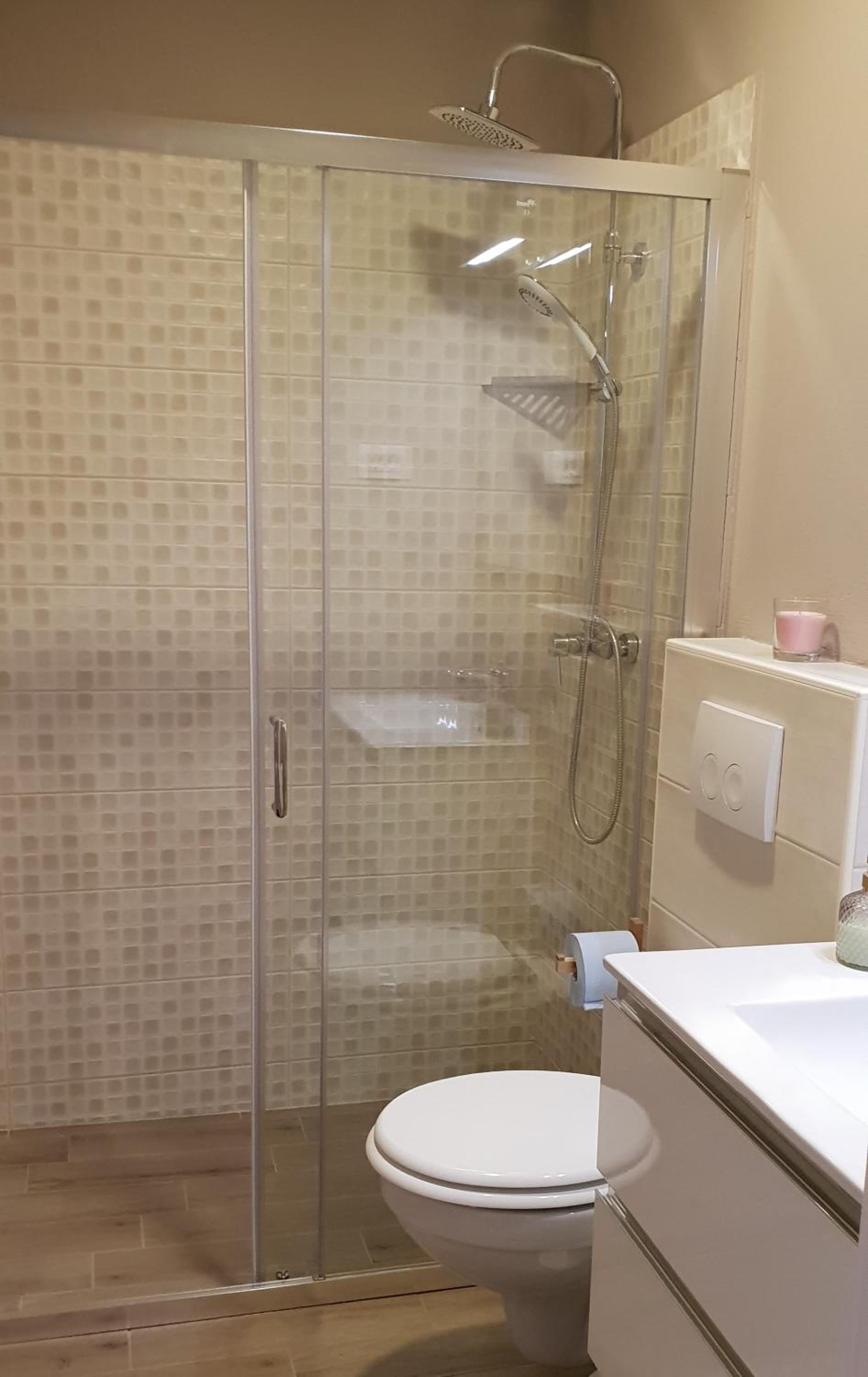 Triple Room with Private Bathroom - Photo 4