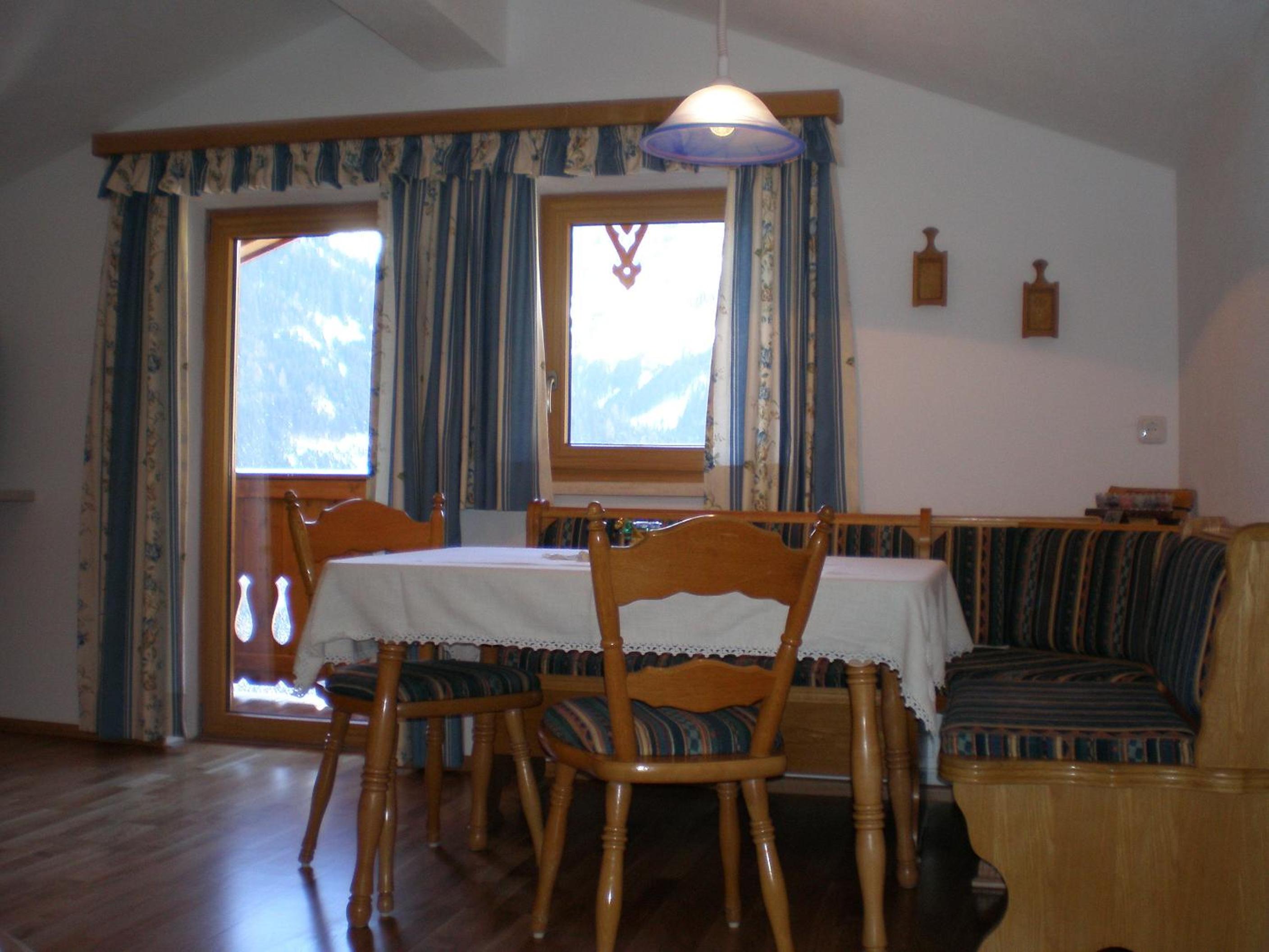 Large Two-Bedroom Apartment with Balcony photo 2