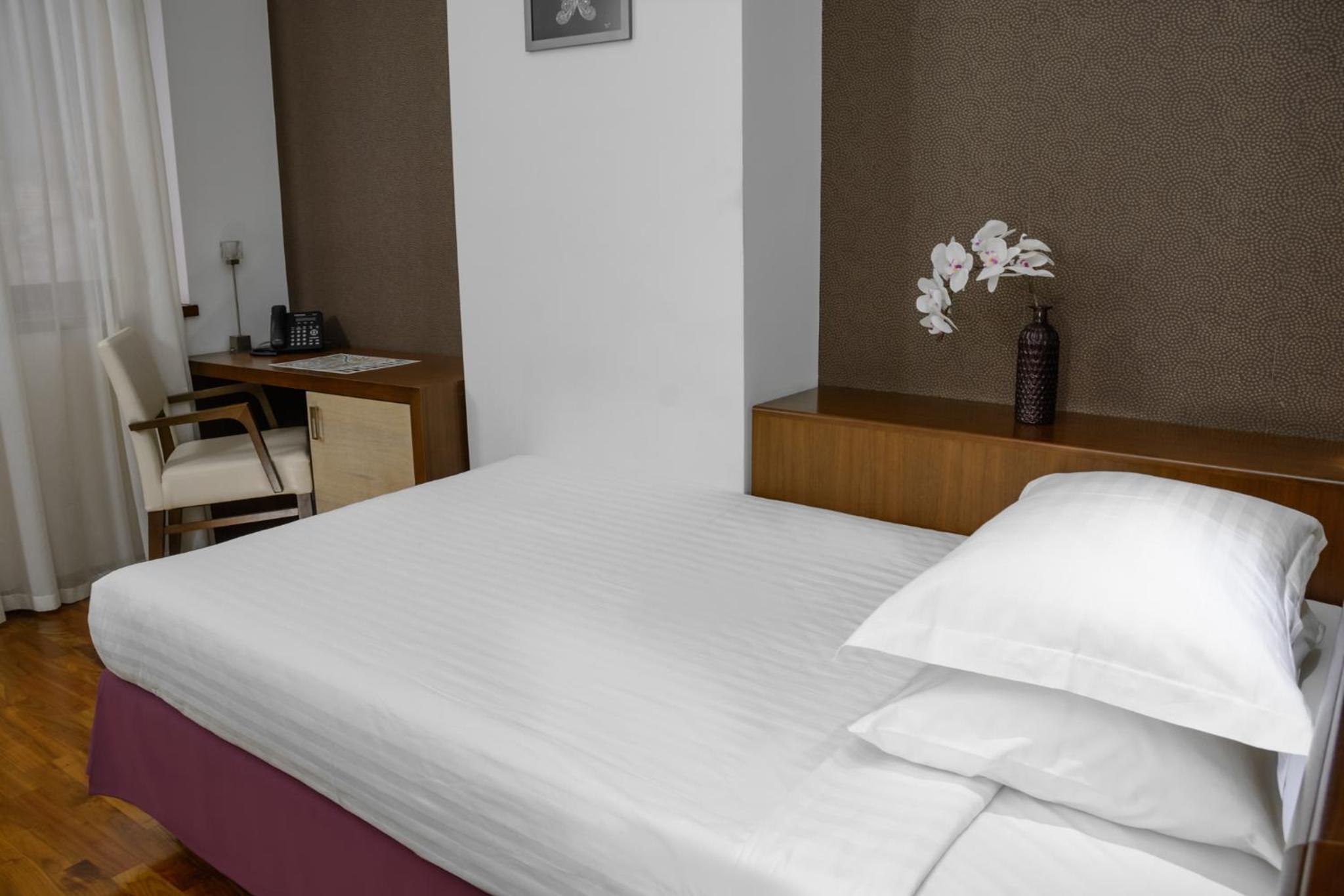 Single Room photo 2