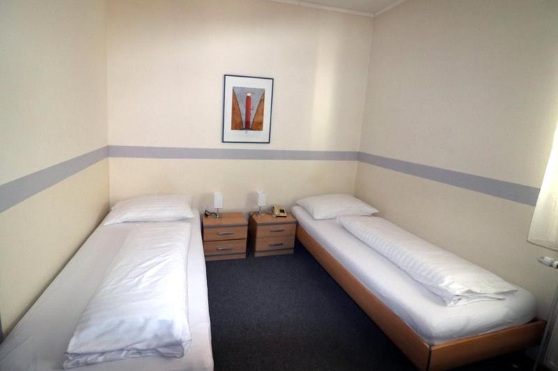 Double or Twin Room - Photo 3