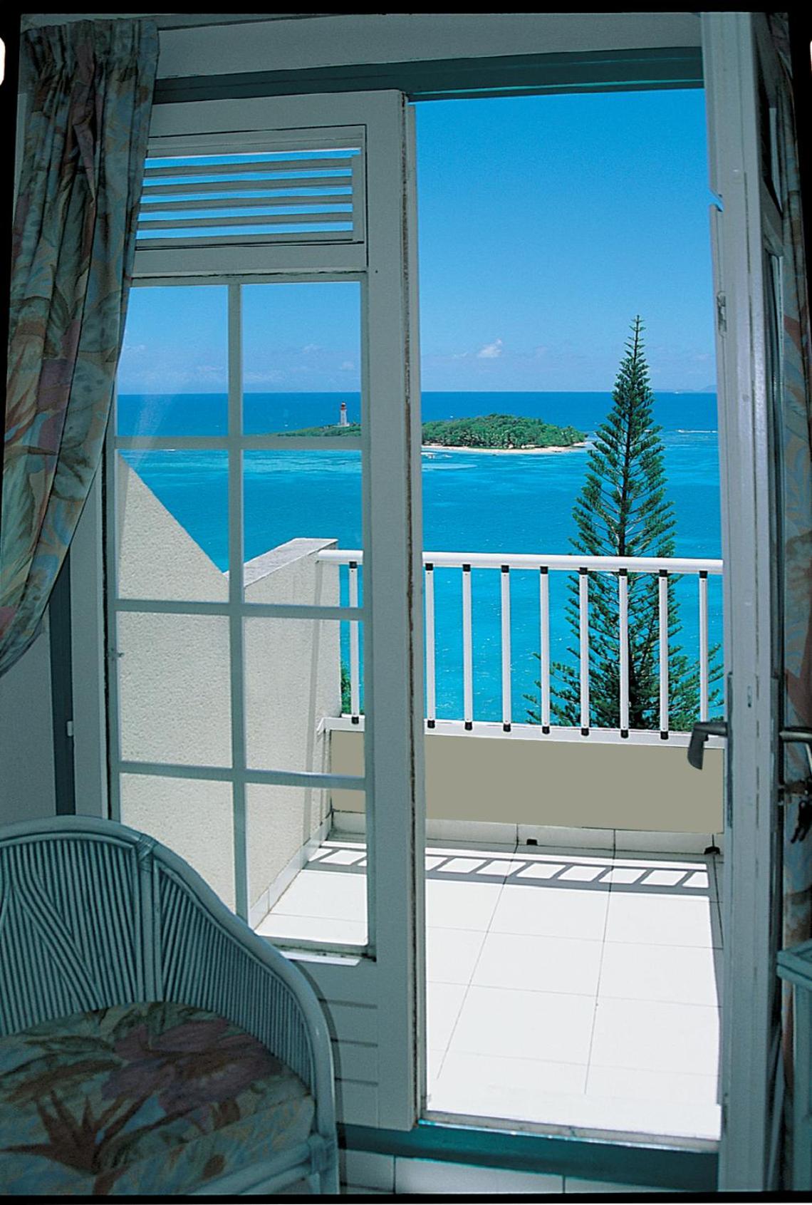 one-bedroom with menzanine