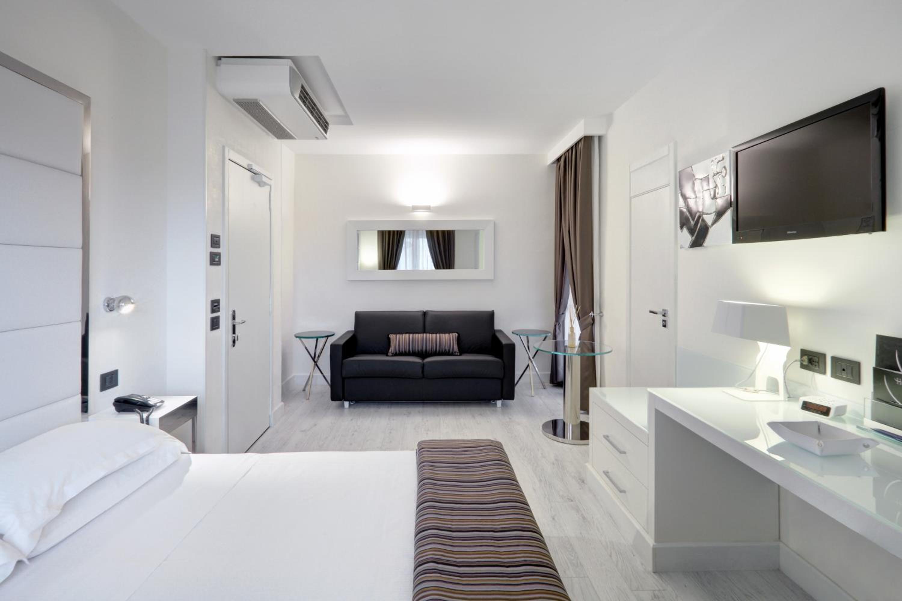 Superior Triple Room thumbnail 5