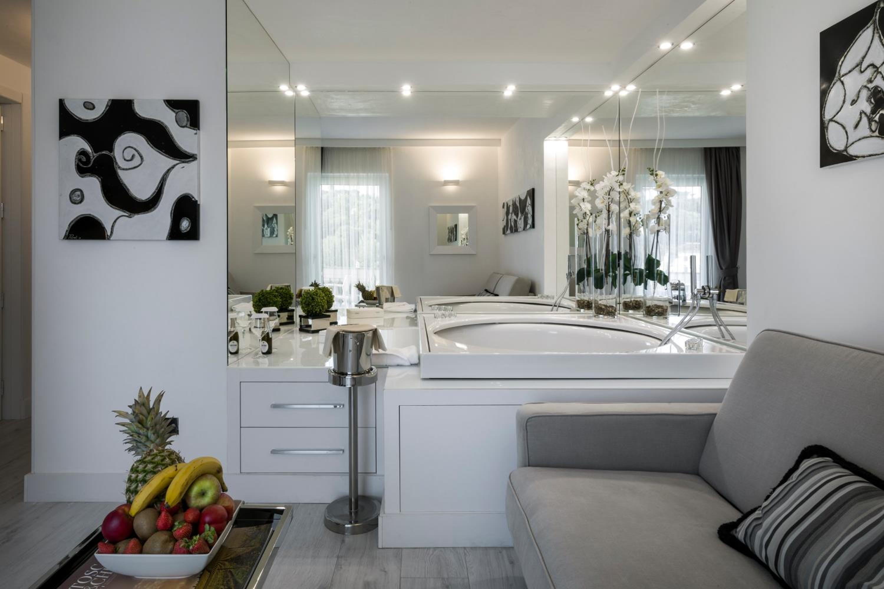Executive Suite thumbnail 6