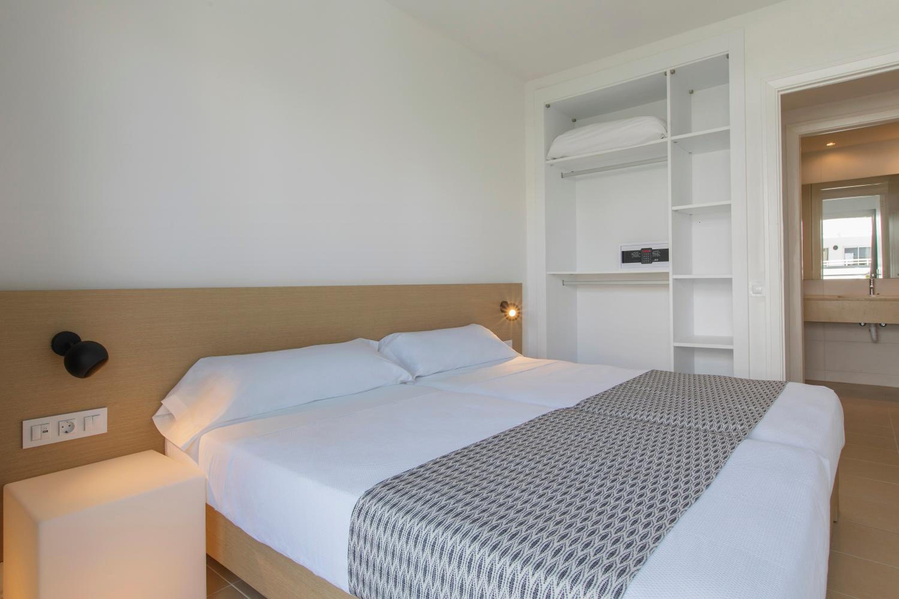 One-Bedroom Apartment - Photo 1