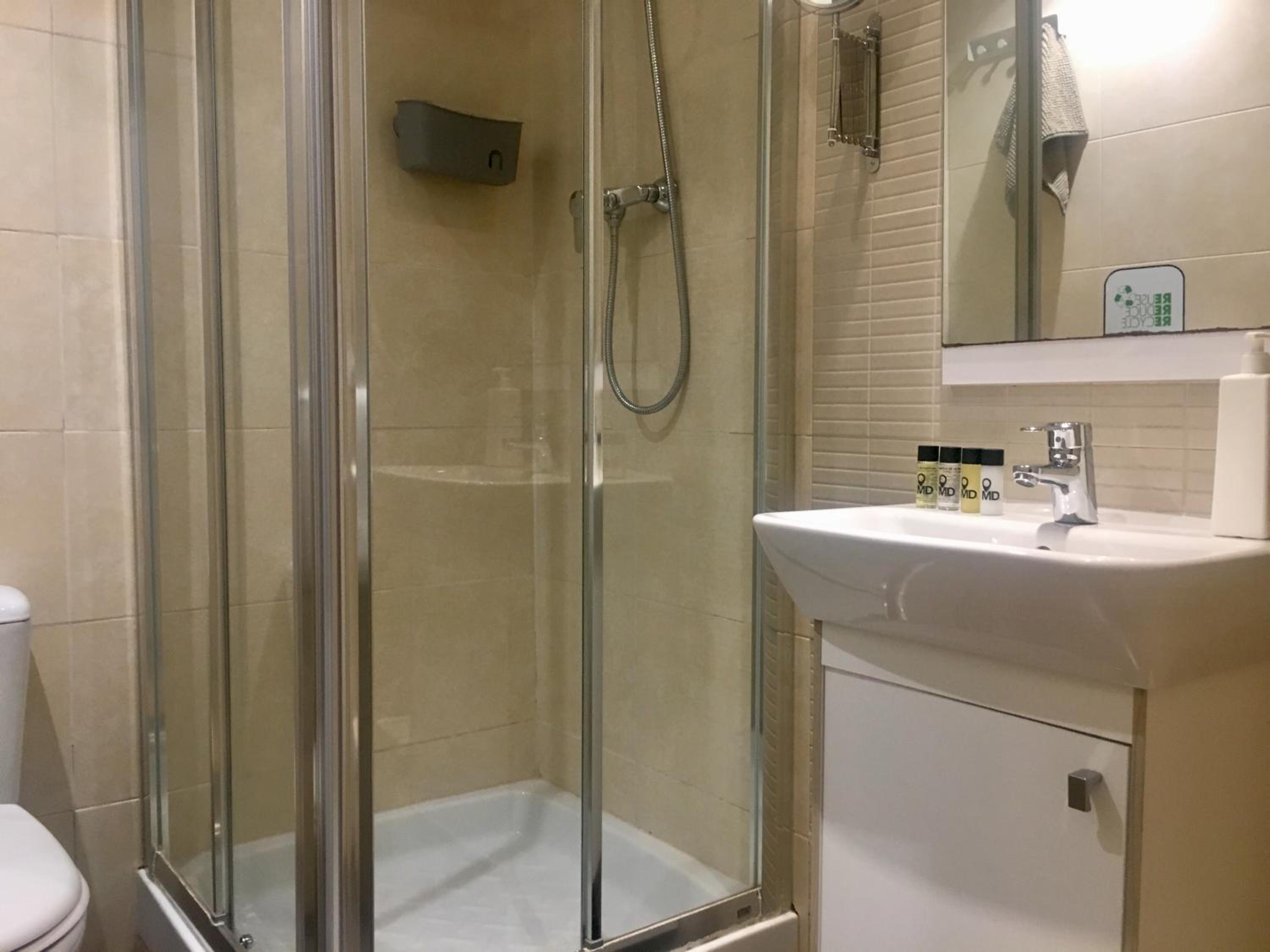 Superior Quadruple Room - Photo 25