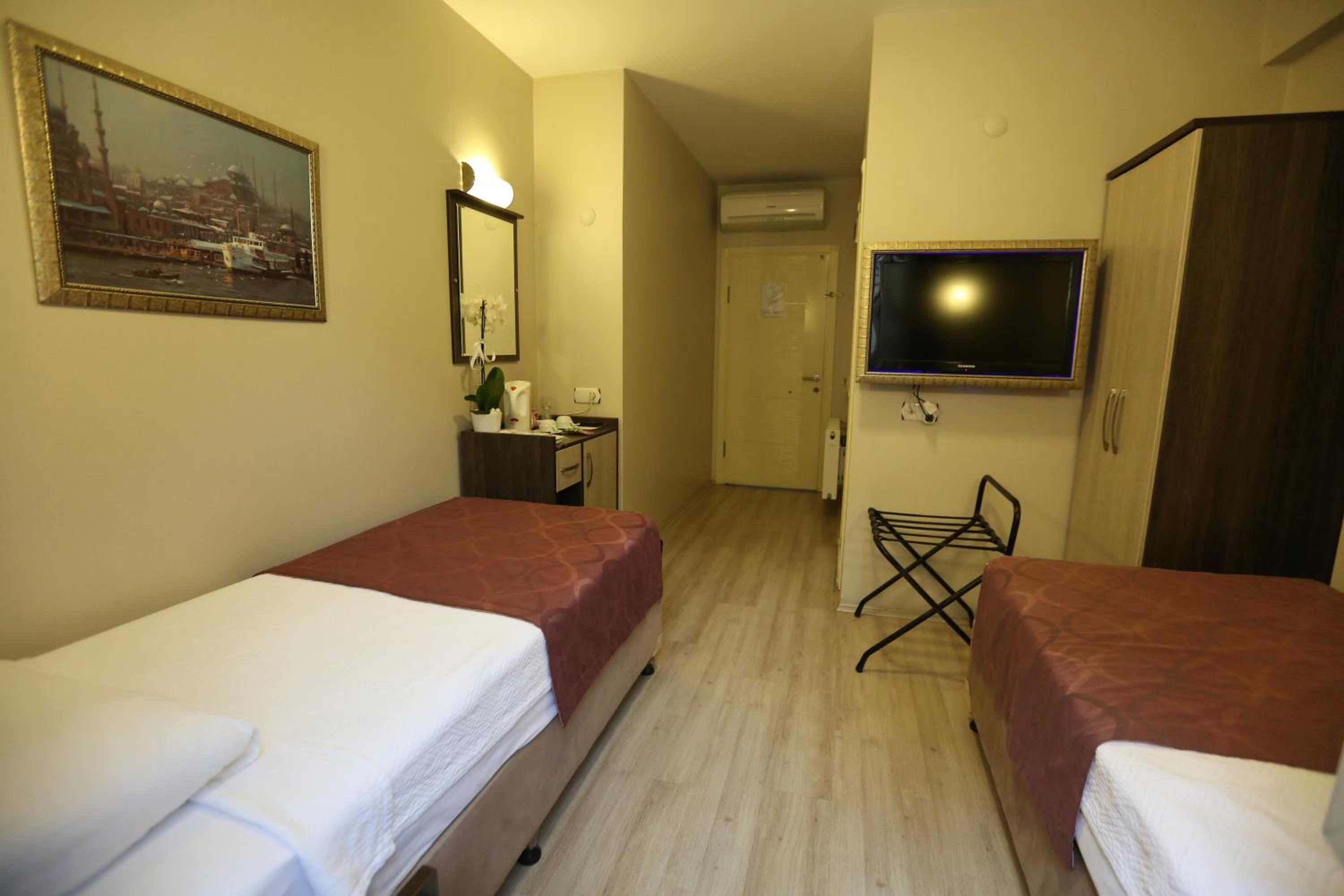 Double or Twin Room - Photo 7