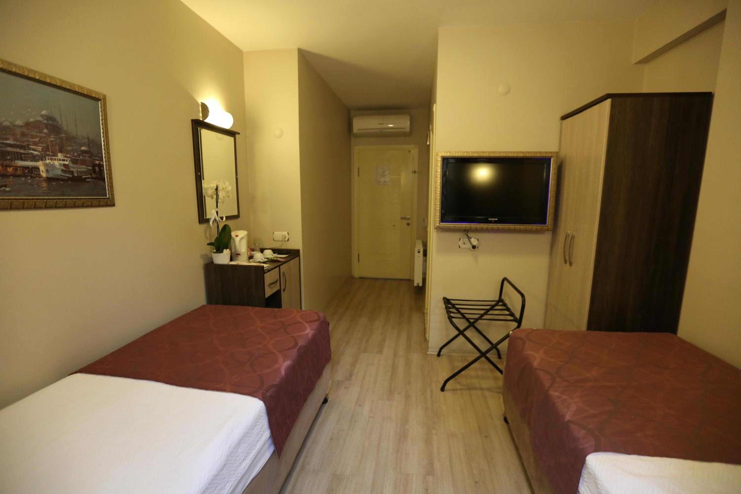 Double or Twin Room - Photo 2