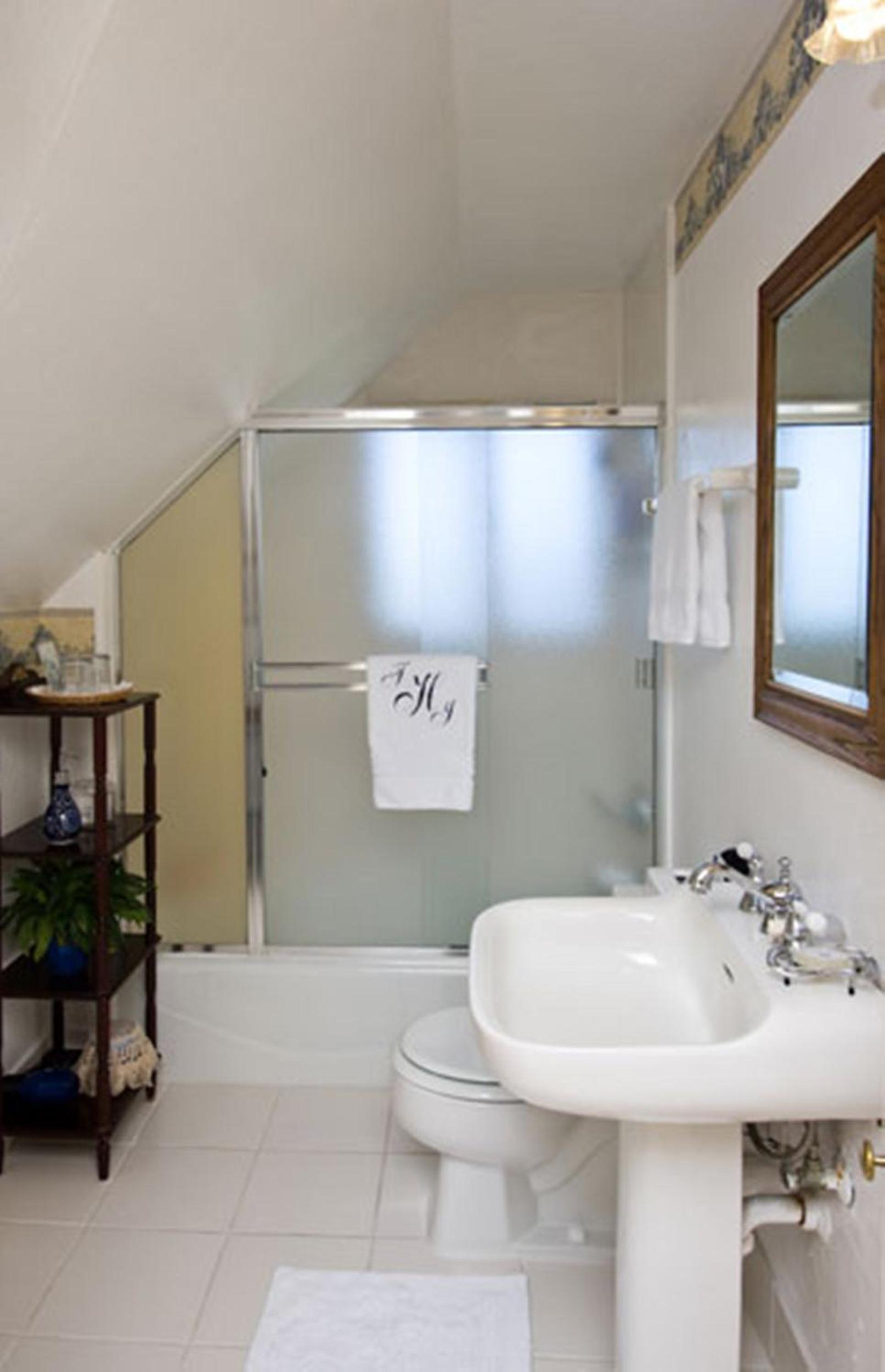 John Barry Room - Queen Room with Ocean Views photo 2