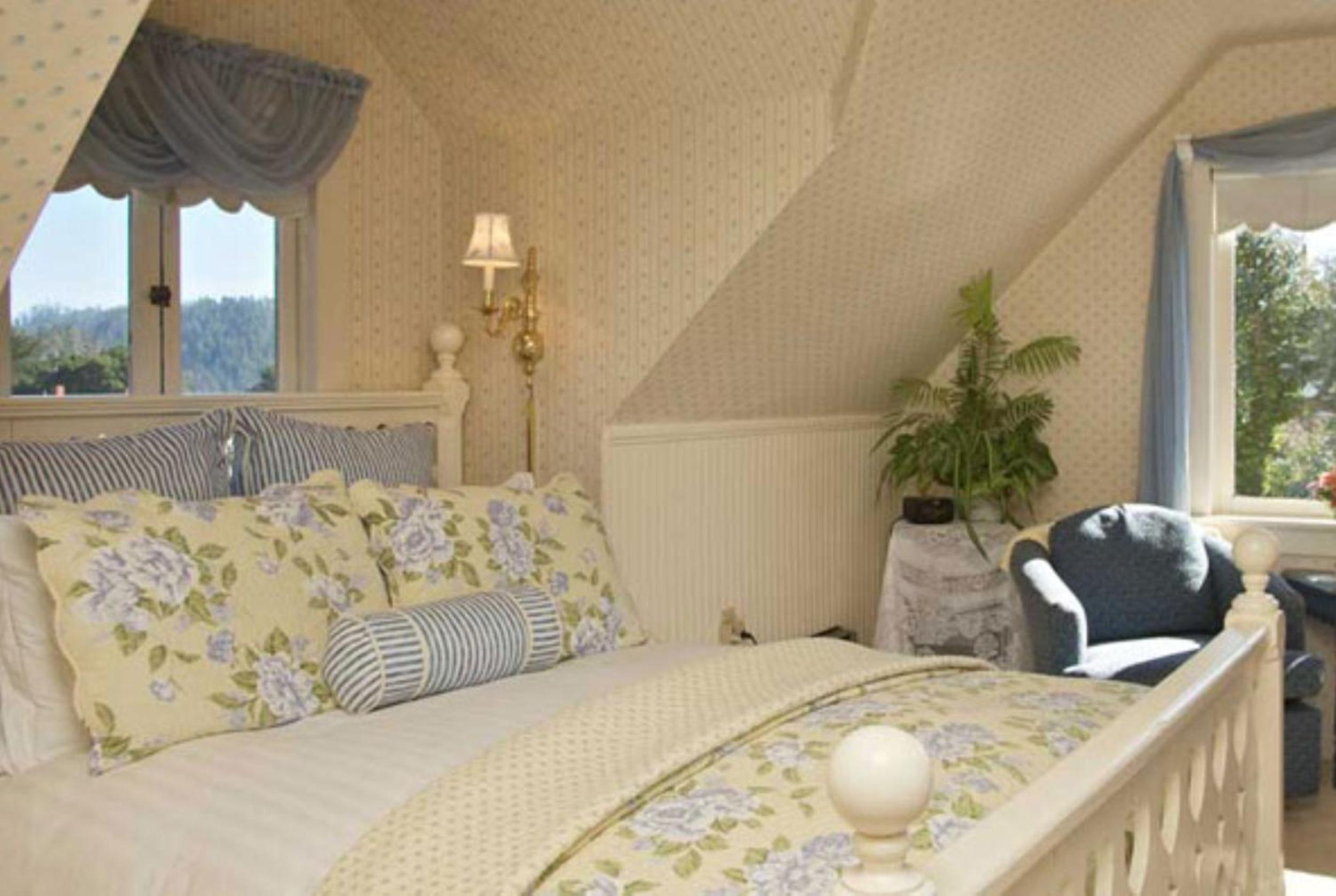 John Barry Room - Queen Room with Ocean Views photo 2