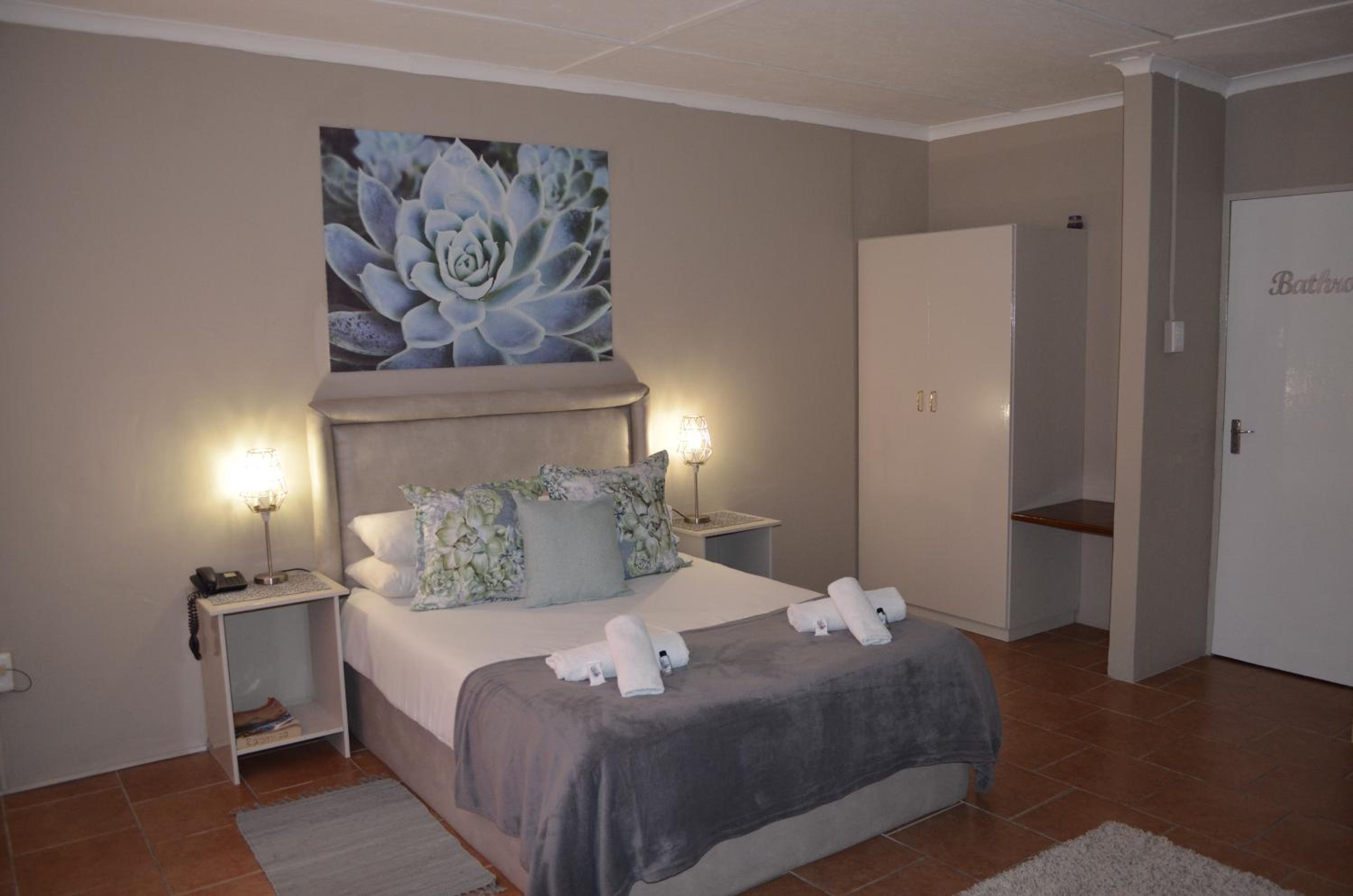 Deluxe Double Room with Shower photo 3