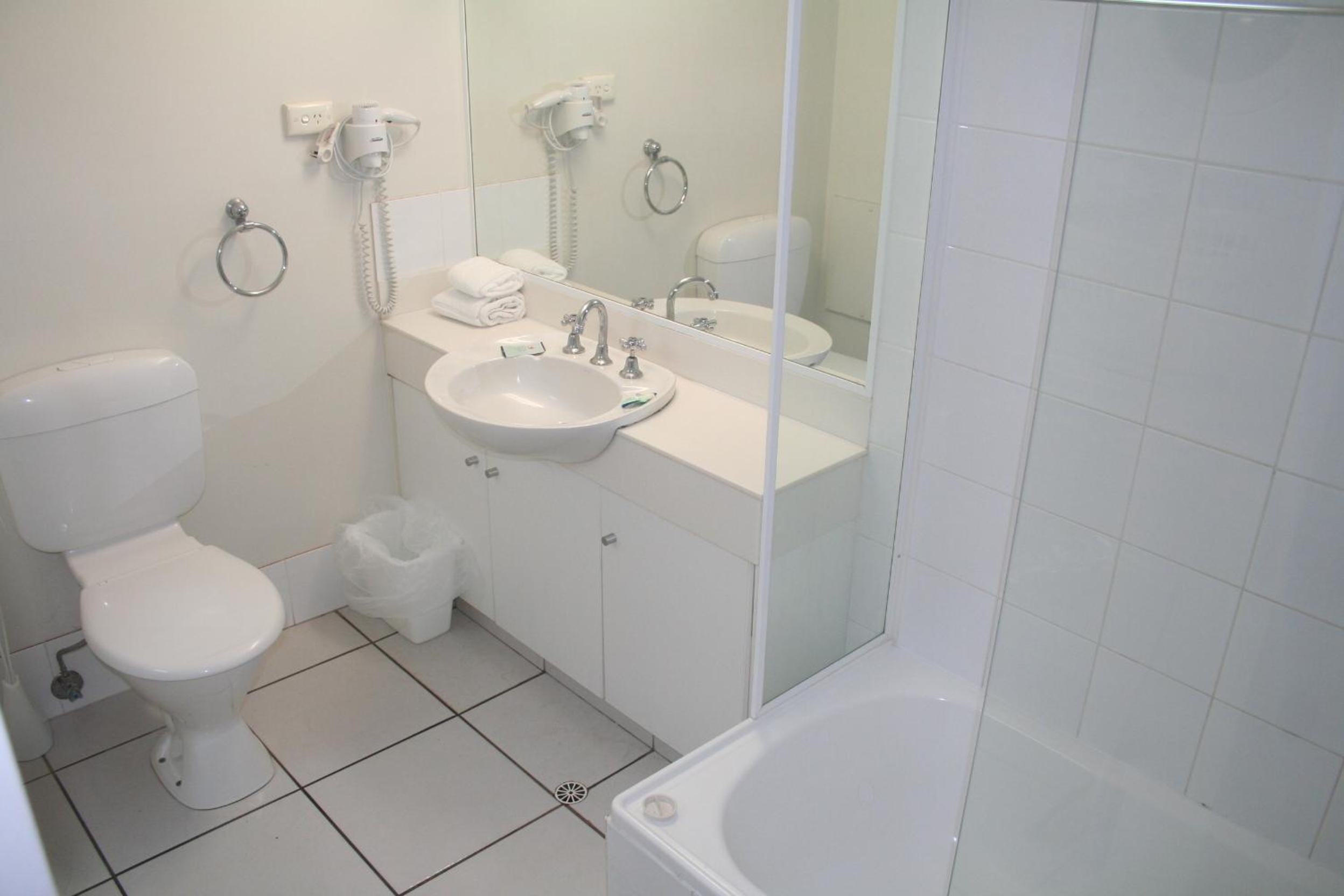 Two-Bedroom Apartment with Garden View - Photo 3