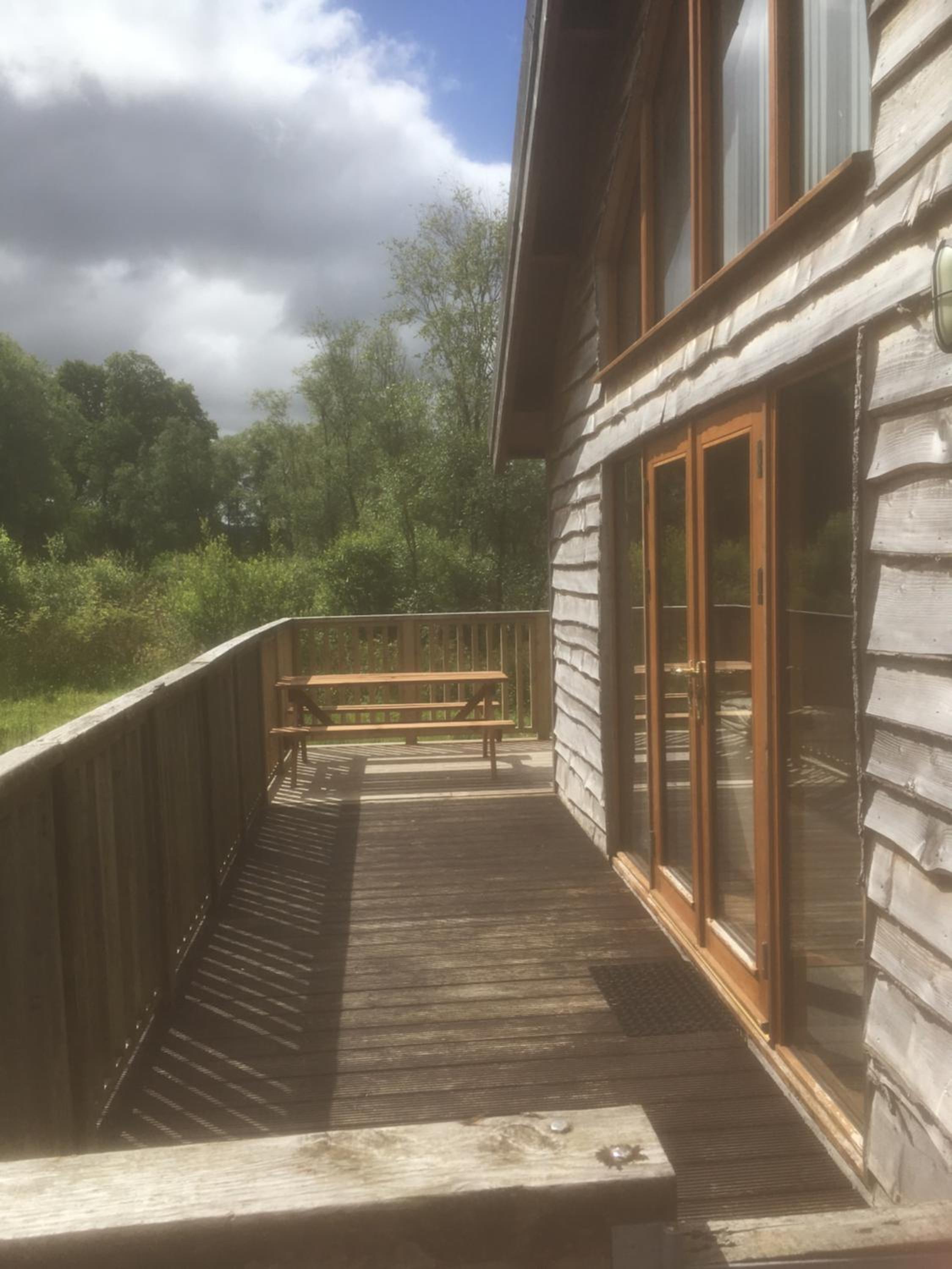 Silver Birch Cabin (2 bedrooms) – Electric hot tub (extra charge) and Wi-Fi (extra charge) photo 3