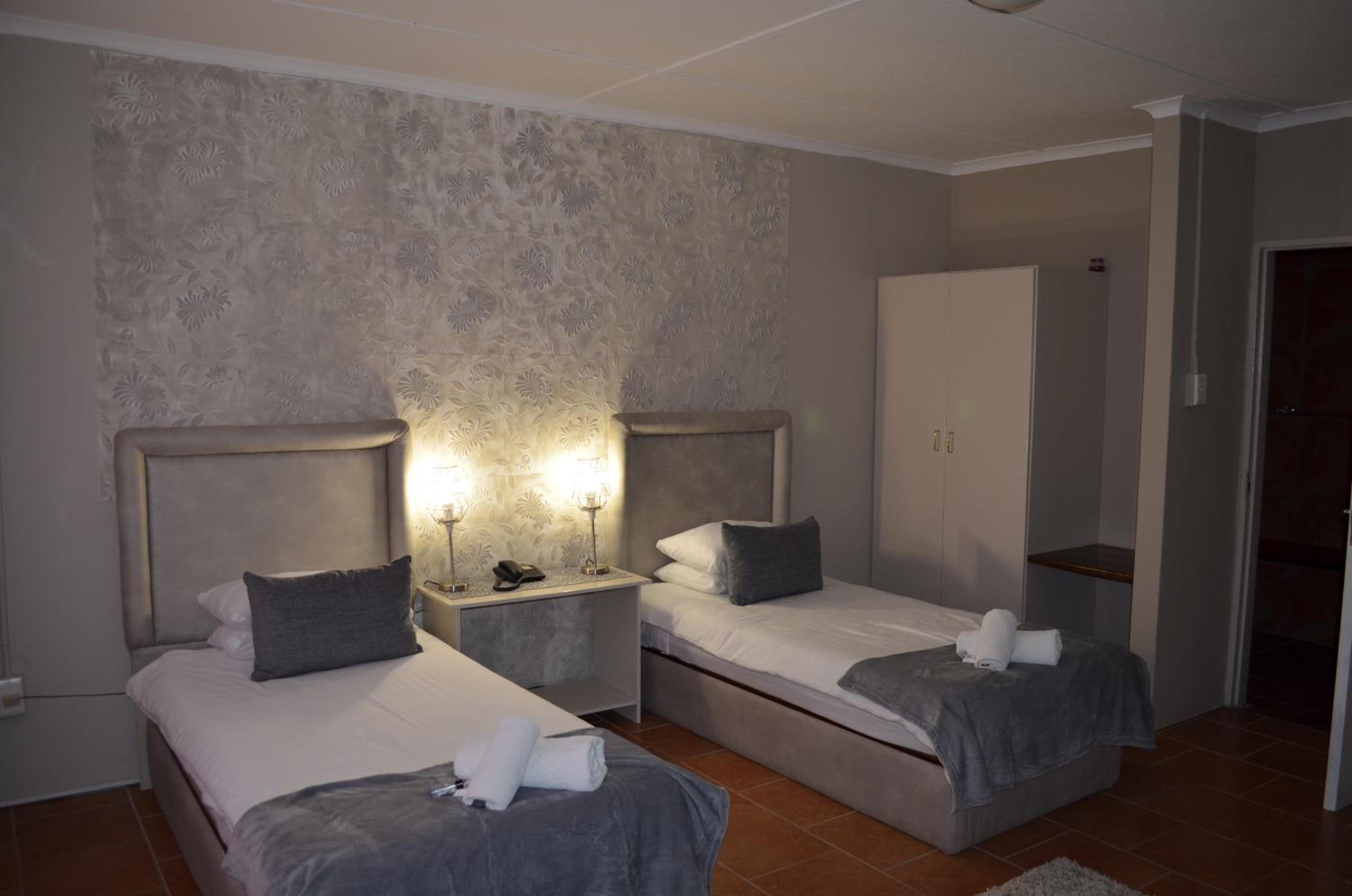 Twin Room with Shower photo 1