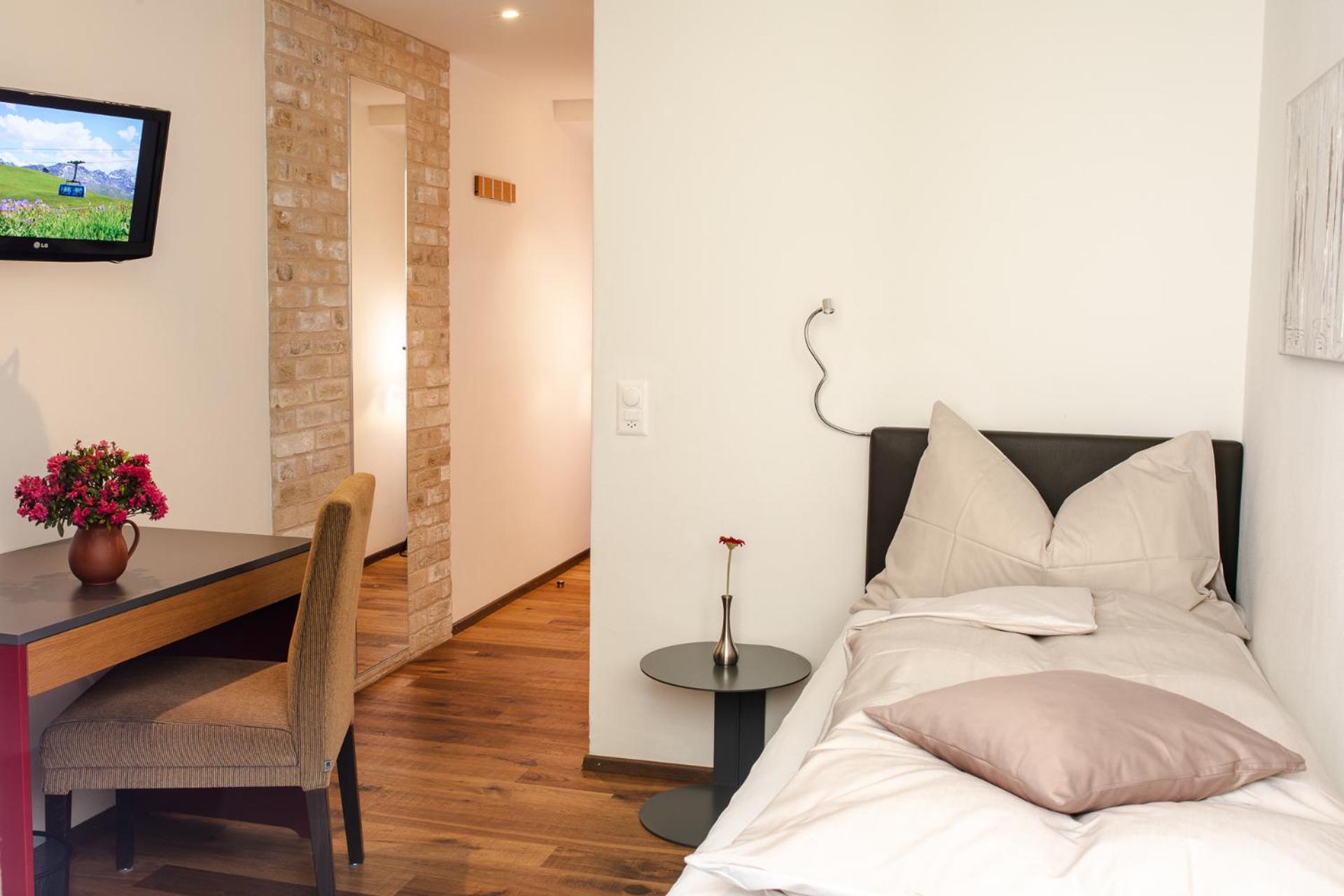 Small Single Room photo 1